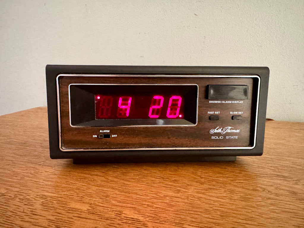Vtg Seth Thomas 726 Solid State Digital Alarm Clock ~ Faux Woodgrain Alarm Clock