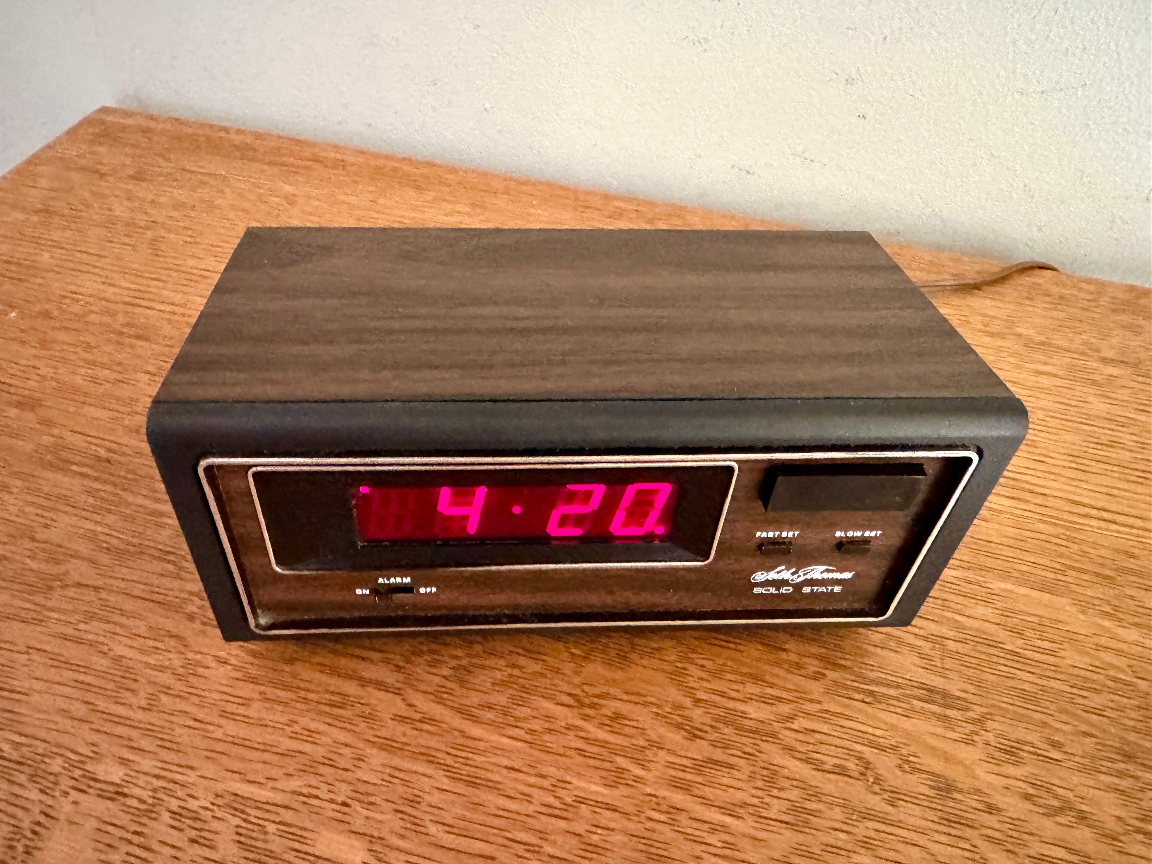 Vtg Seth Thomas 726 Solid State Digital Alarm Clock ~ Faux Woodgrain Alarm Clock