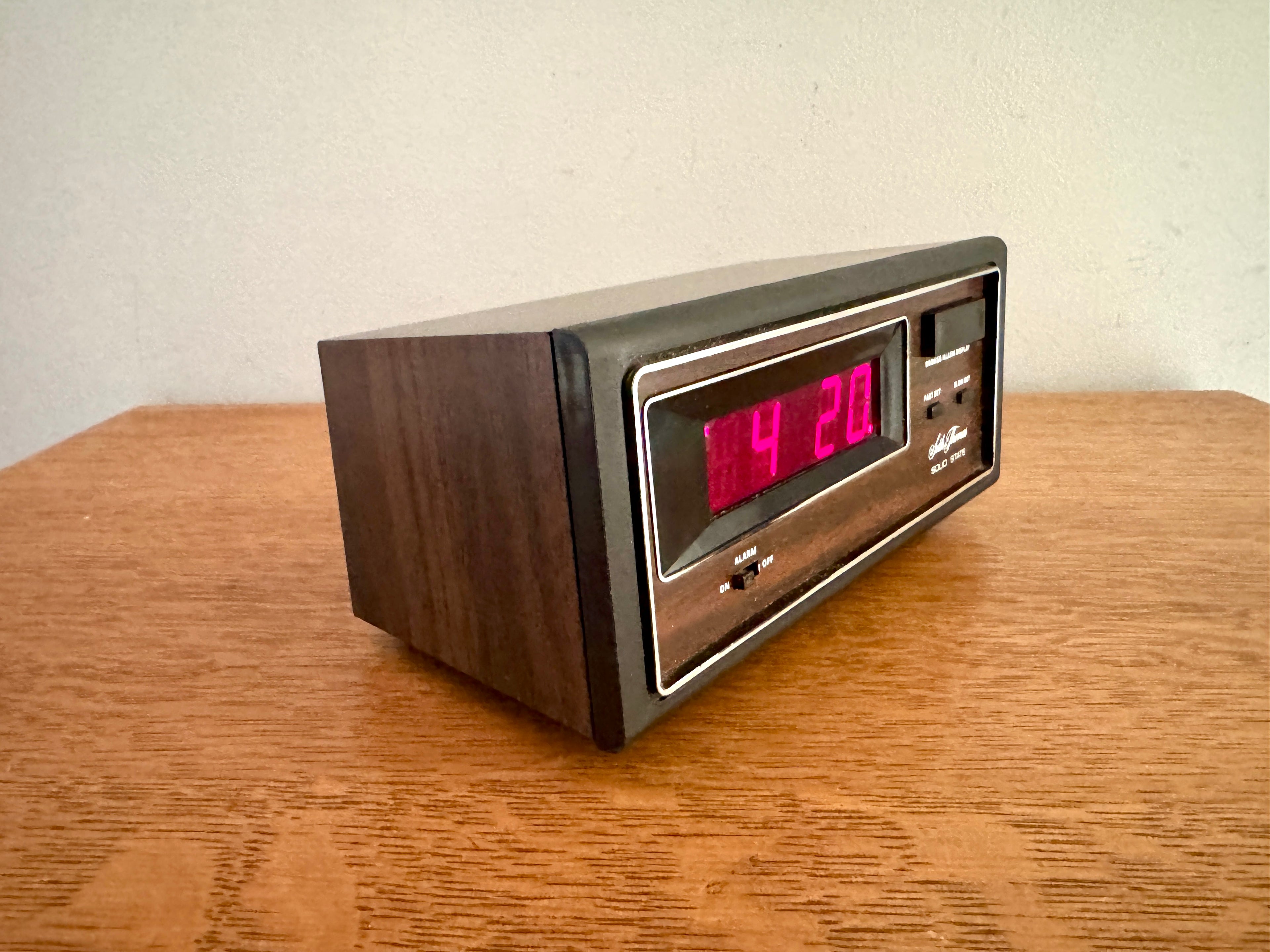 Vtg Seth Thomas 726 Solid State Digital Alarm Clock ~ Faux Woodgrain Alarm Clock
