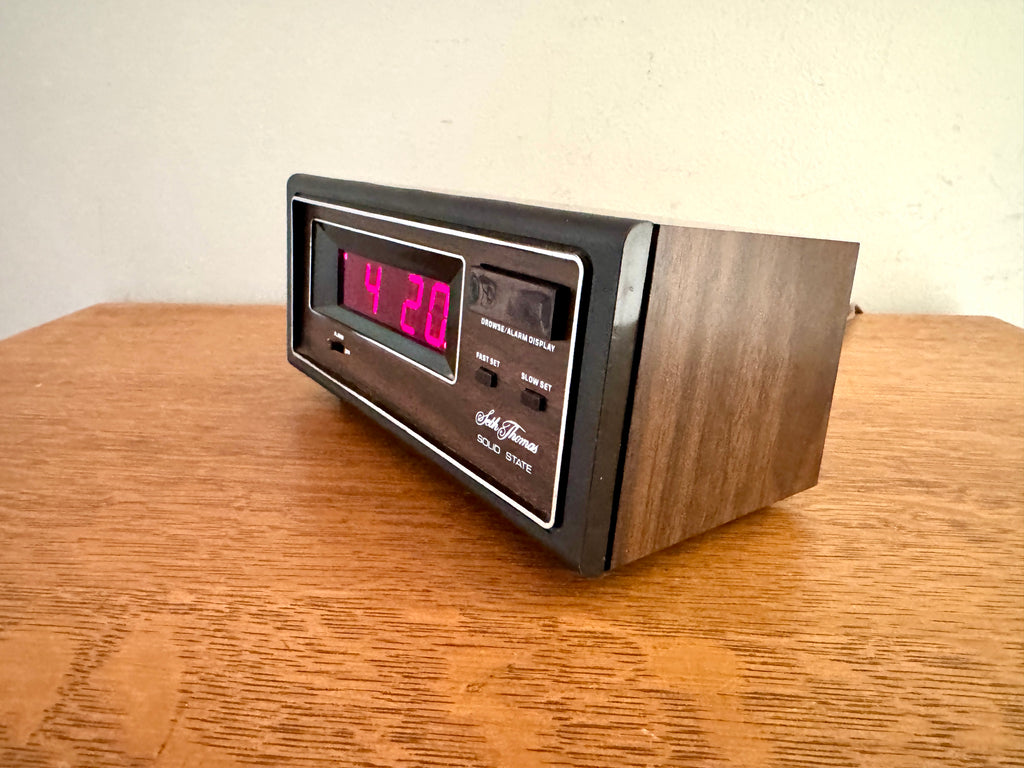 Vtg Seth Thomas 726 Solid State Digital Alarm Clock ~ Faux Woodgrain Alarm Clock
