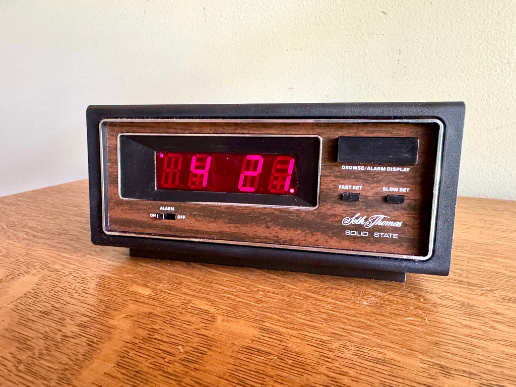 Vtg Seth Thomas 726 Solid State Digital Alarm Clock ~ Faux Woodgrain Alarm Clock