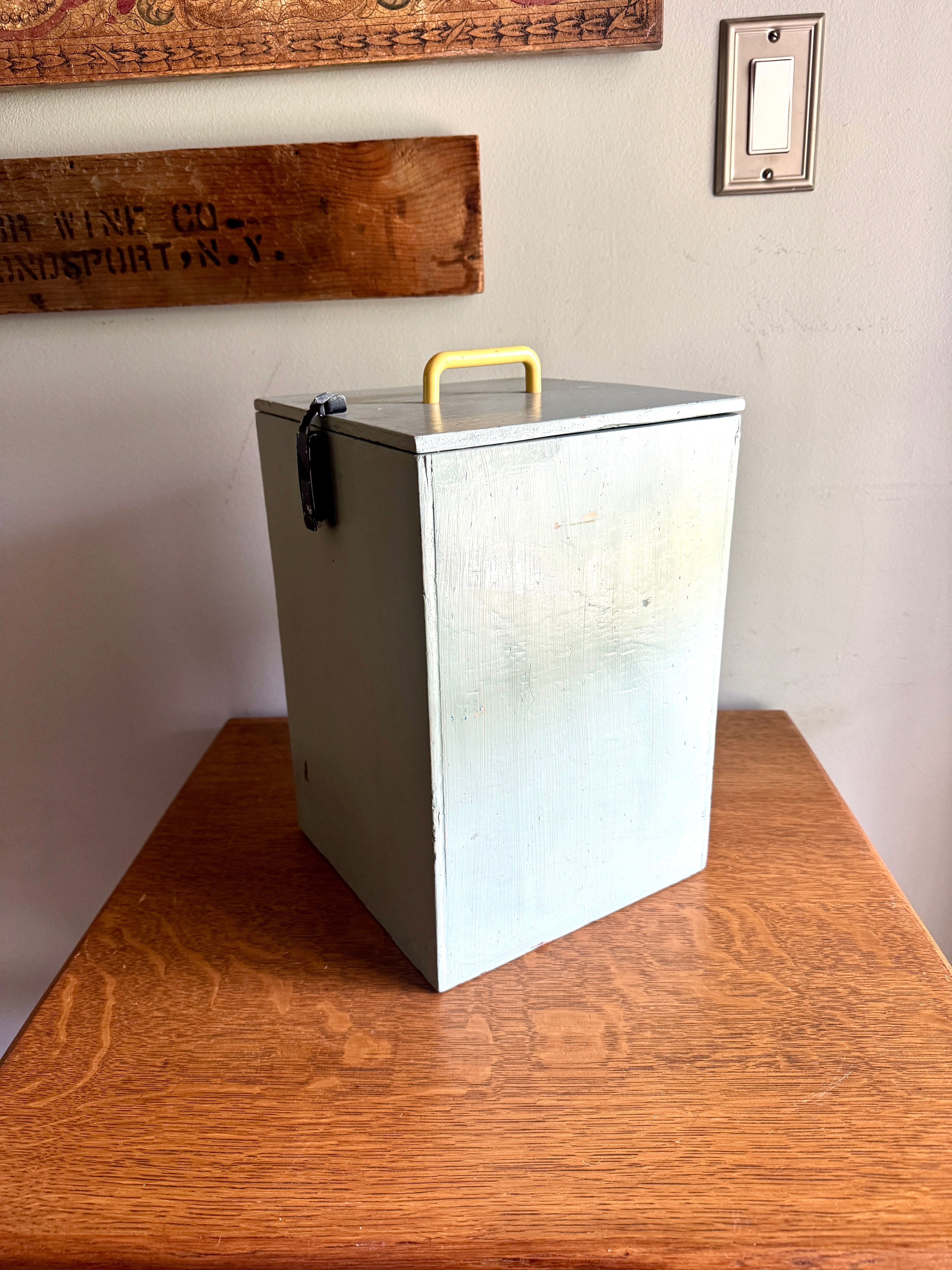 Vintage Coleman Bottle Top Burner Stove In Hand Made Wood Carrying Box (Propane Not Included)