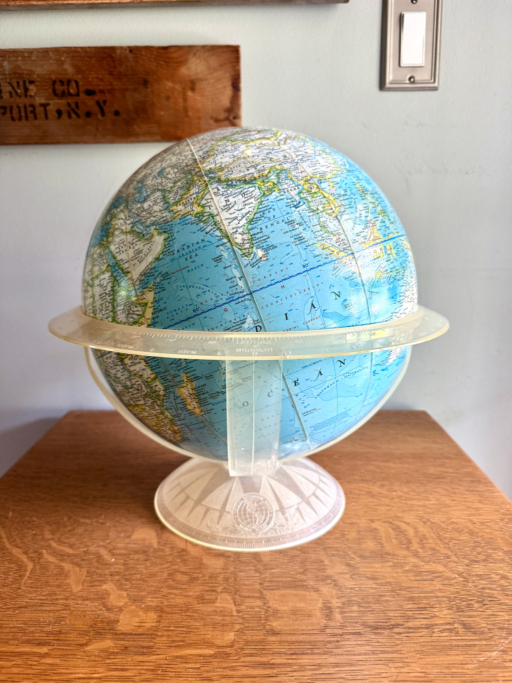 Vintage 1960's Illuminated National Geographic 12" Globe in Clear Stand ~