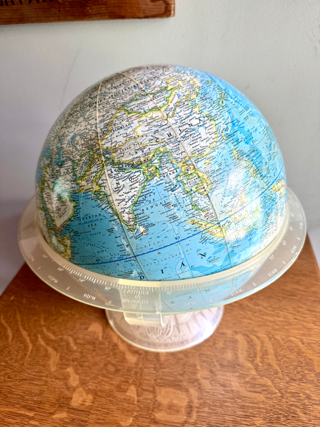Vintage 1960's Illuminated National Geographic 12" Globe in Clear Stand ~