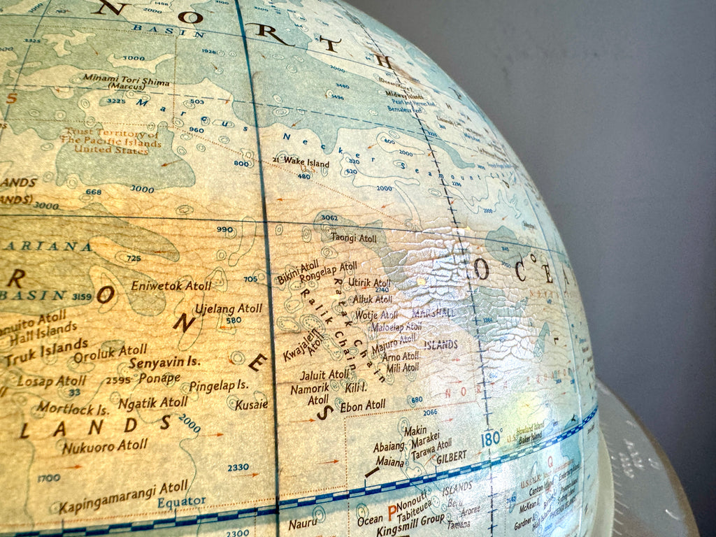 Vintage 1960's Illuminated National Geographic 12" Globe in Clear Stand ~