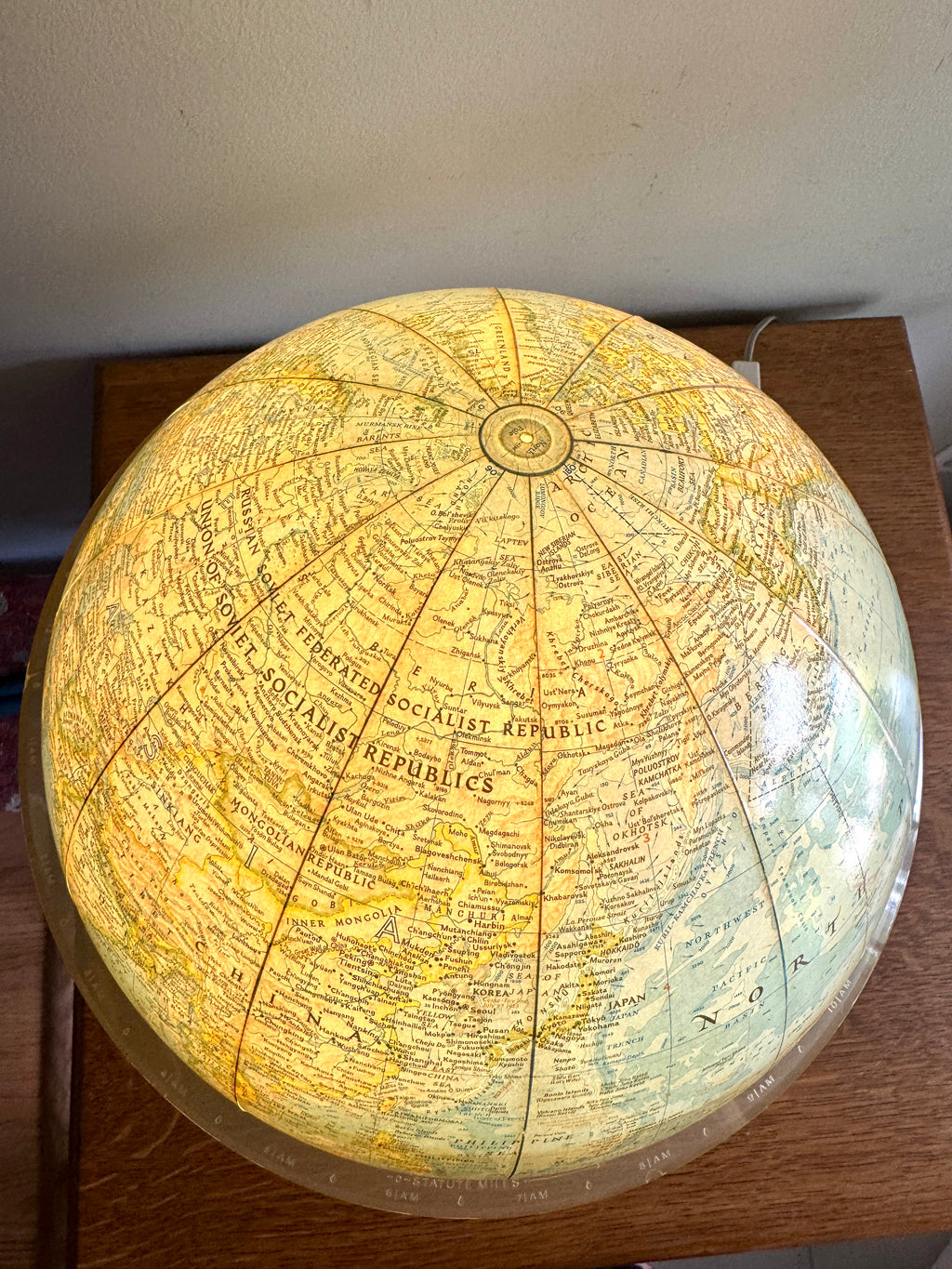 Vintage 1960's Illuminated National Geographic 12" Globe in Clear Stand ~