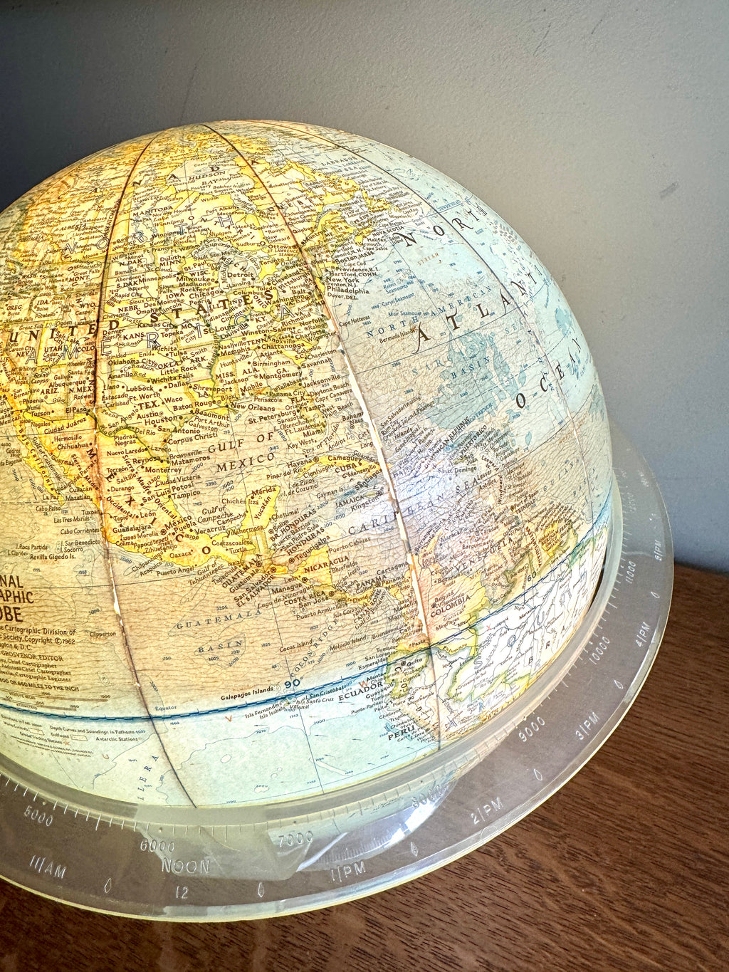 Vintage 1960's Illuminated National Geographic 12" Globe in Clear Stand ~
