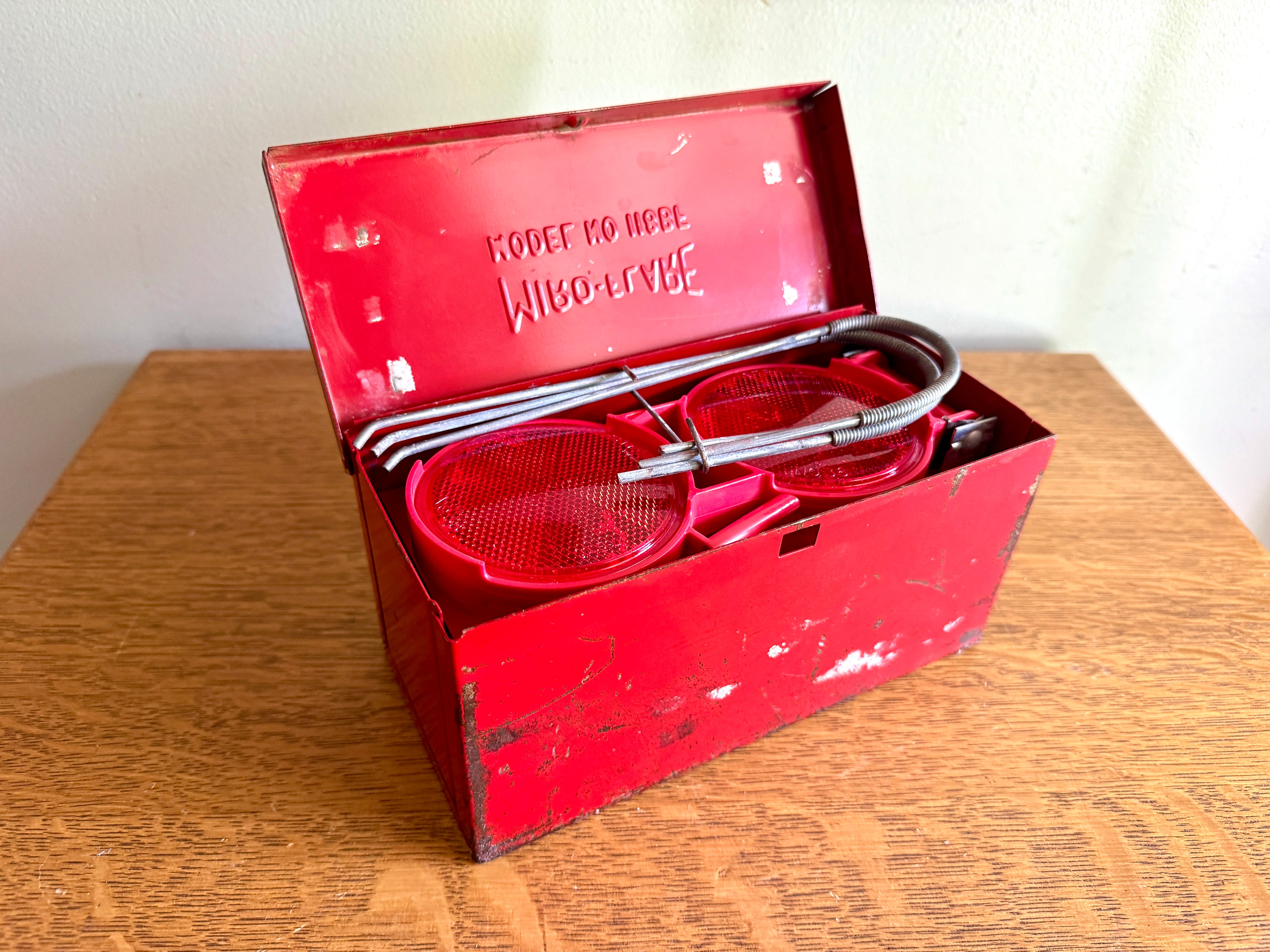 Vintage Miro-Flare 118BF Roadside Auto Safety Reflector Kit in Metal Box