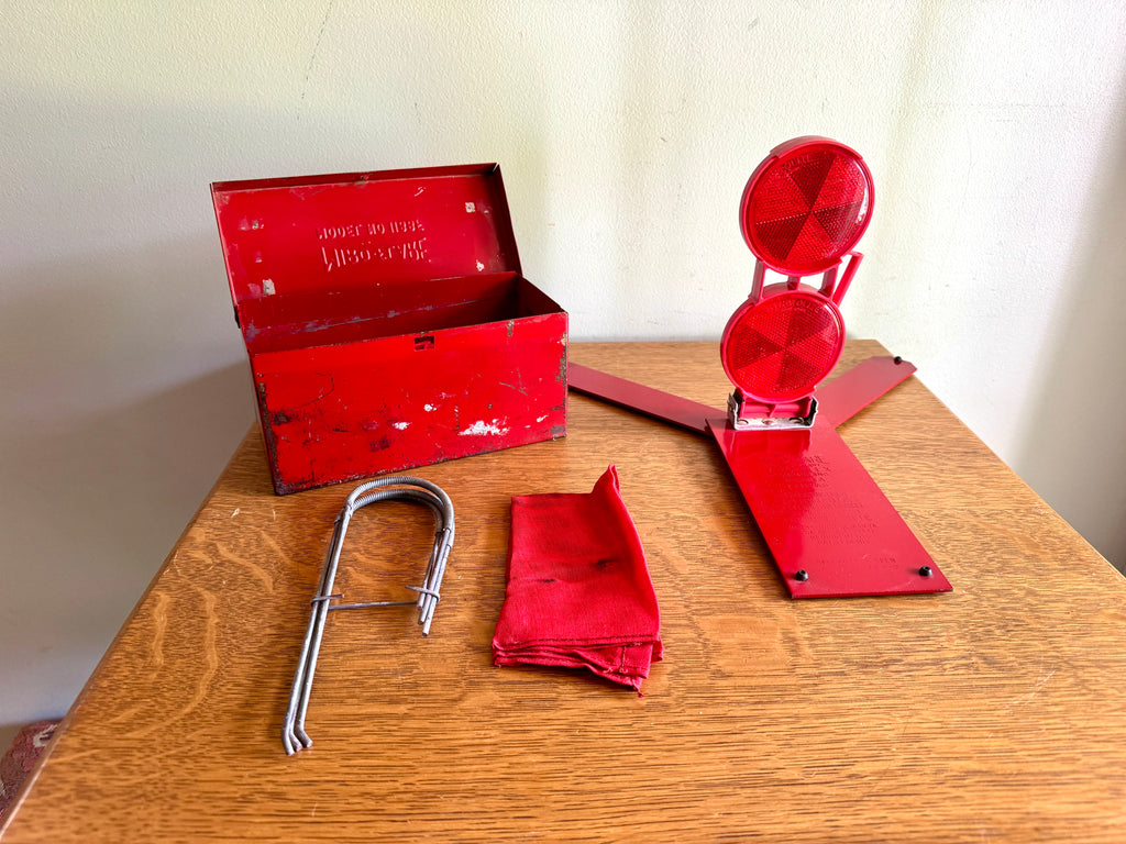Vintage Miro-Flare 118BF Roadside Auto Safety Reflector Kit in Metal Box