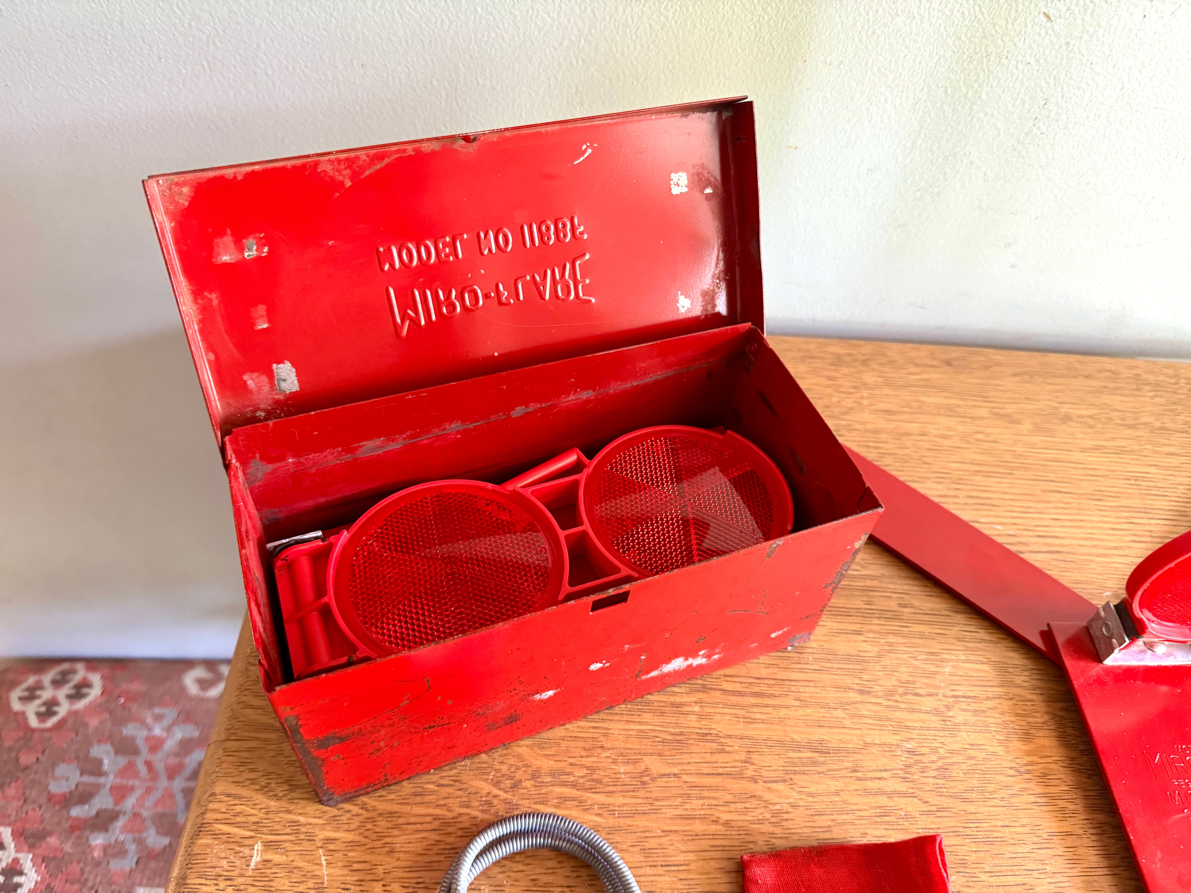 Vintage Miro-Flare 118BF Roadside Auto Safety Reflector Kit in Metal Box