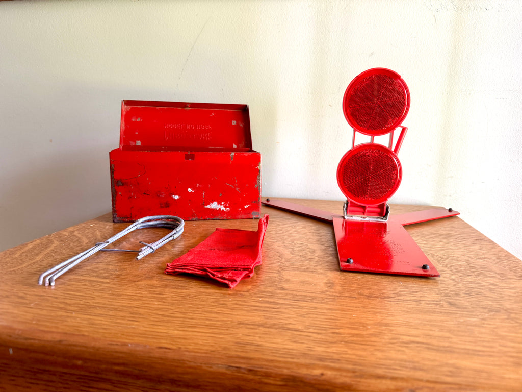 Vintage Miro-Flare 118BF Roadside Auto Safety Reflector Kit in Metal Box