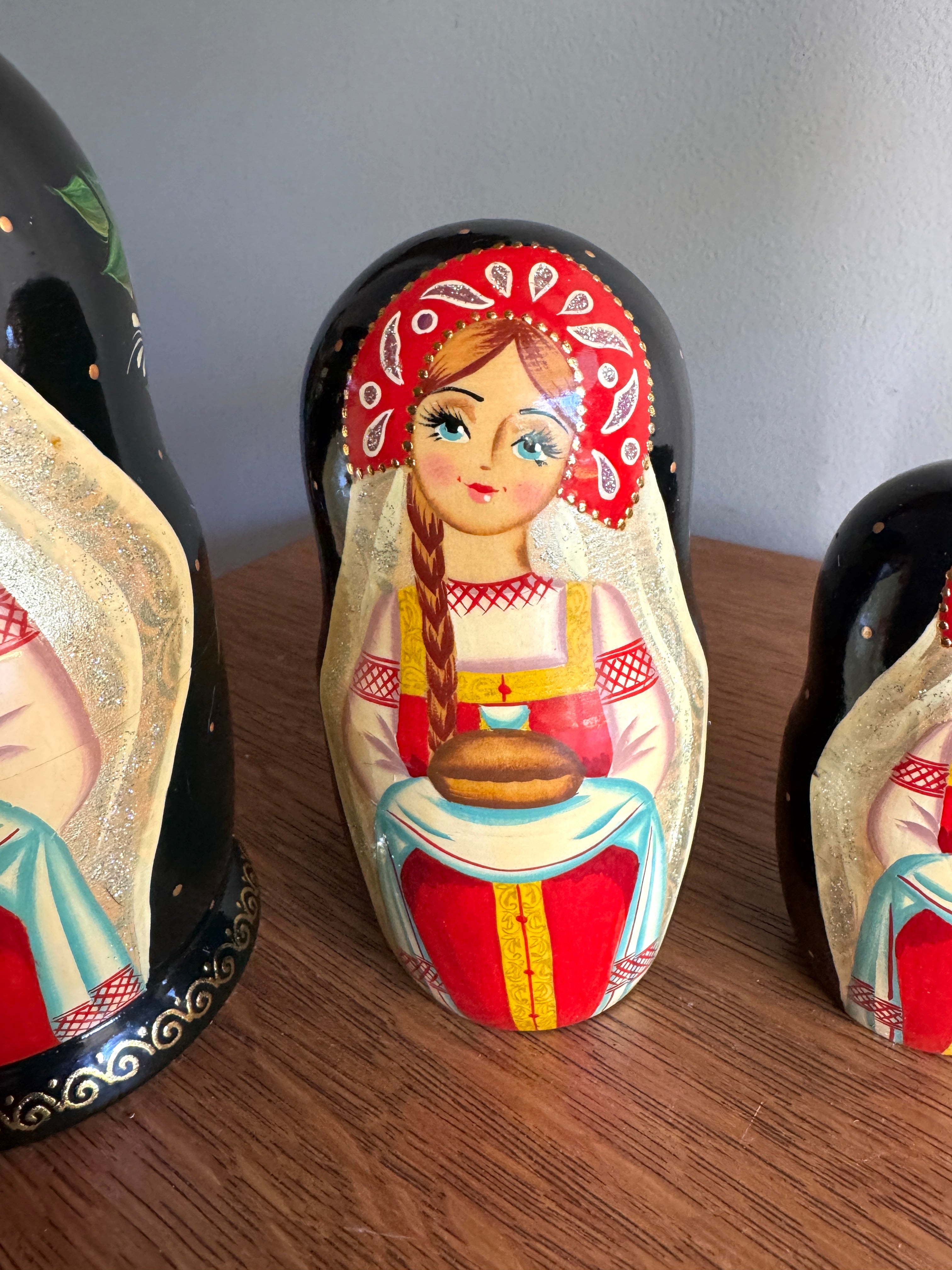 Vintage 7" Nesting Dolls Matryoshka 5 Piece ~ Hand Painted Matryosha Dolls