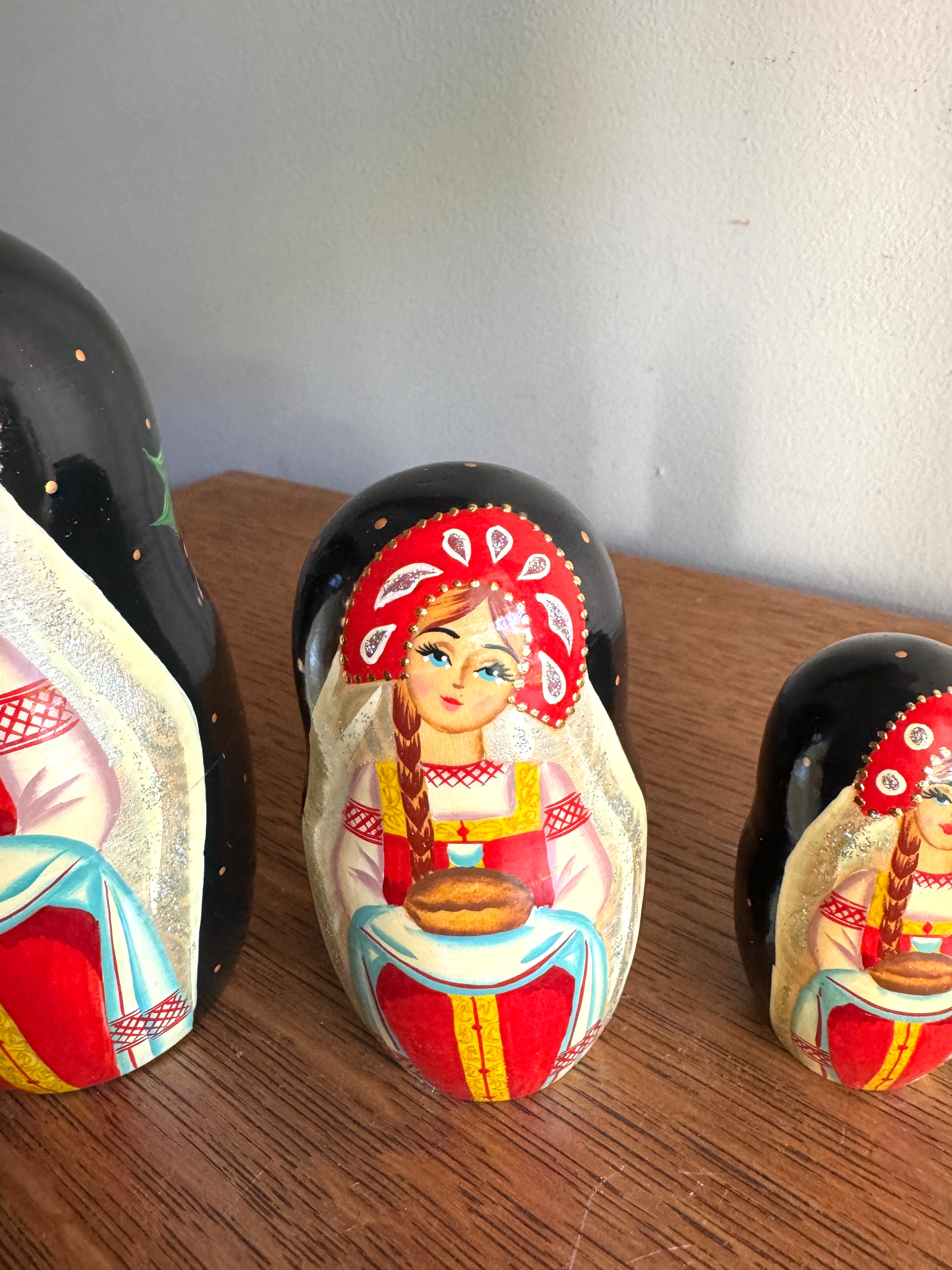 Vintage 7" Nesting Dolls Matryoshka 5 Piece ~ Hand Painted Matryosha Dolls