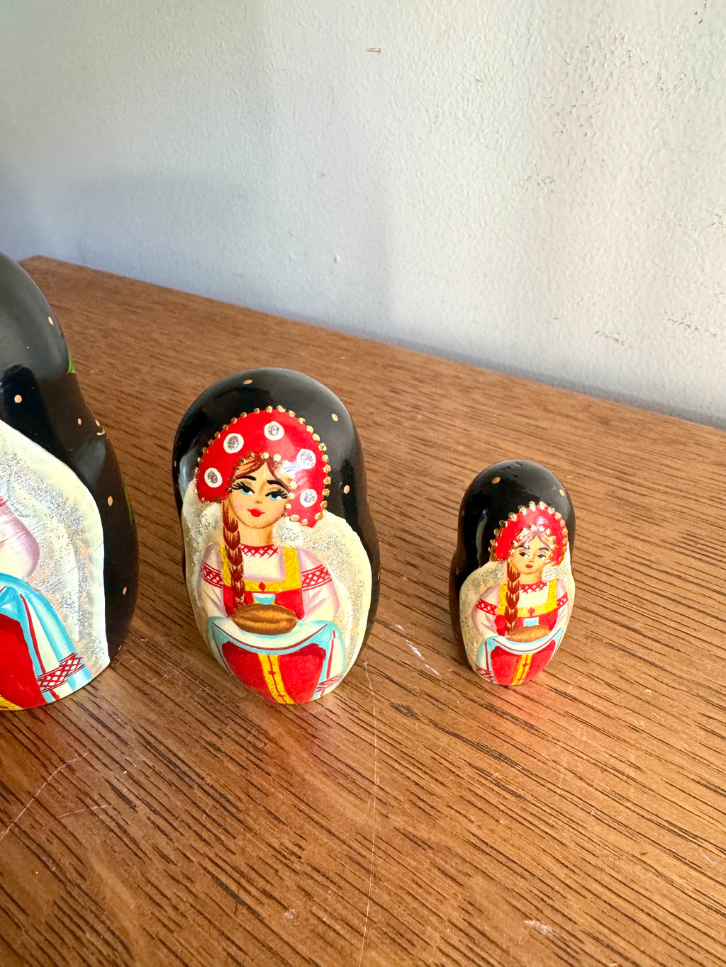 Vintage 7" Nesting Dolls Matryoshka 5 Piece ~ Hand Painted Matryosha Dolls