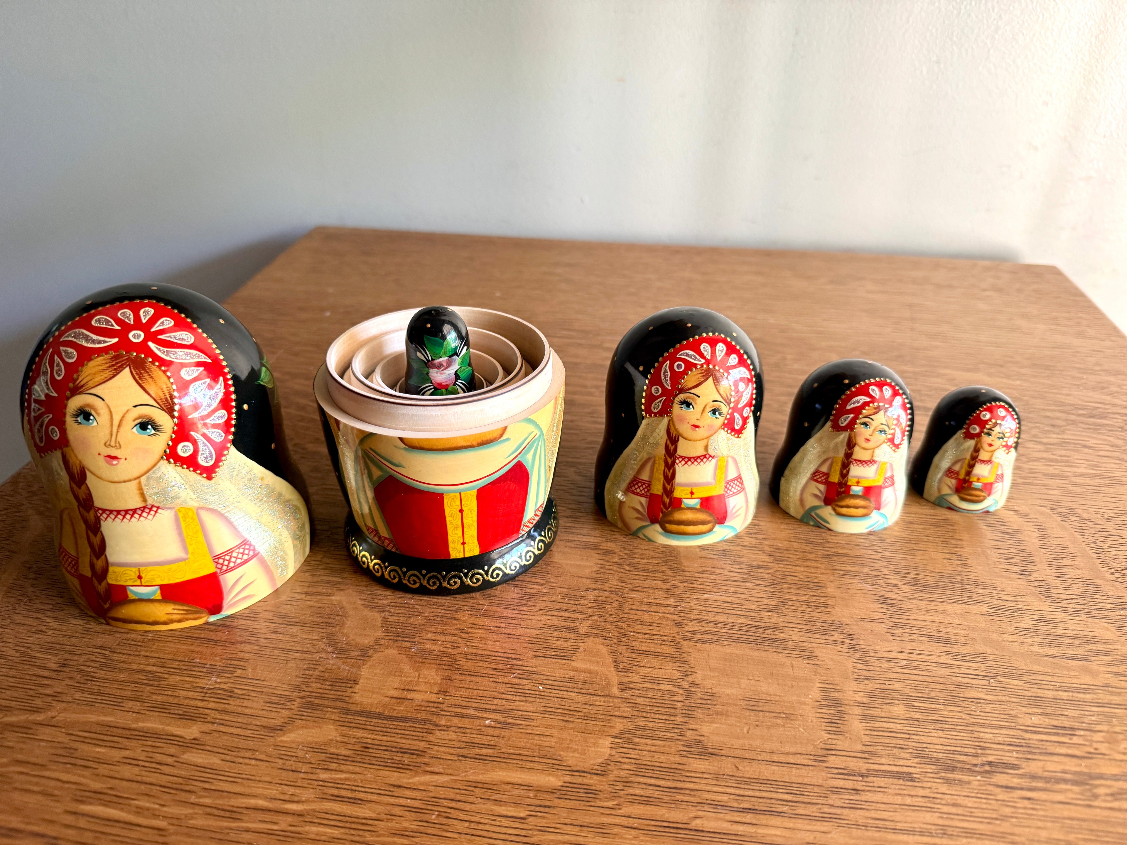 Vintage 7" Nesting Dolls Matryoshka 5 Piece ~ Hand Painted Matryosha Dolls