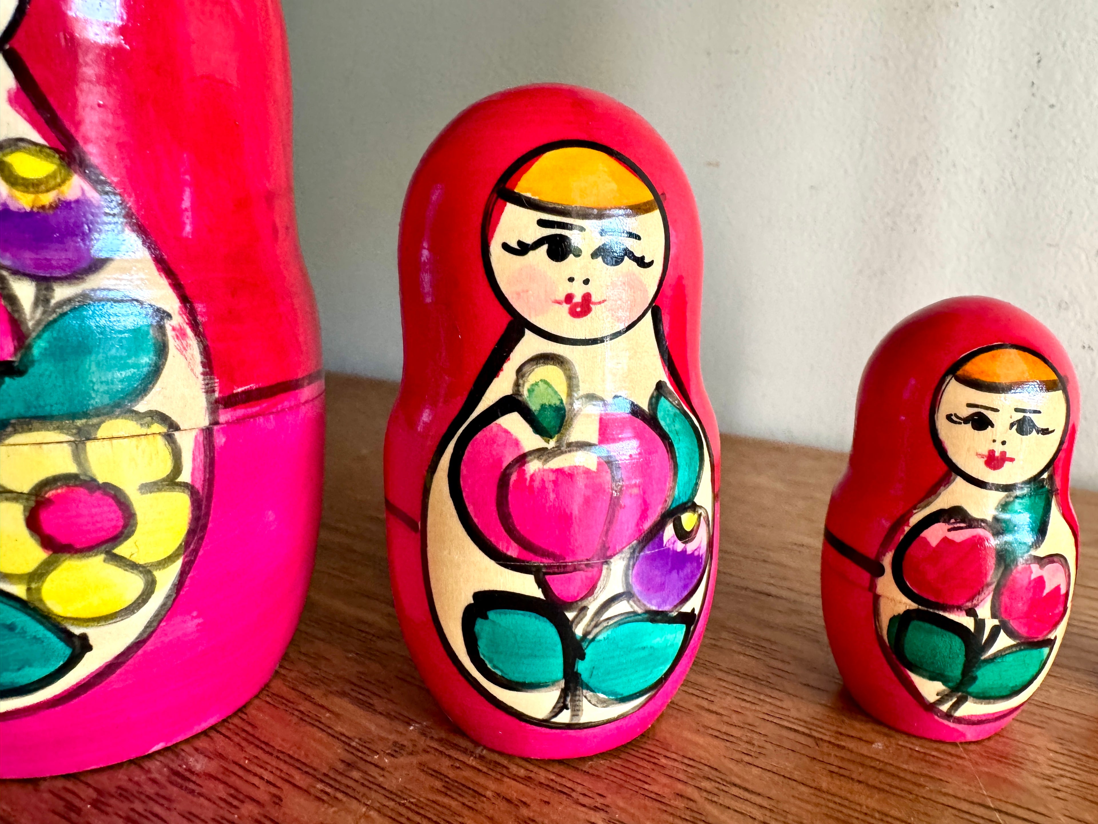 Vintage 7" Russian Nesting Dolls Matryoshka 5 Piece ~ Hand Painted Matryosha Dolls