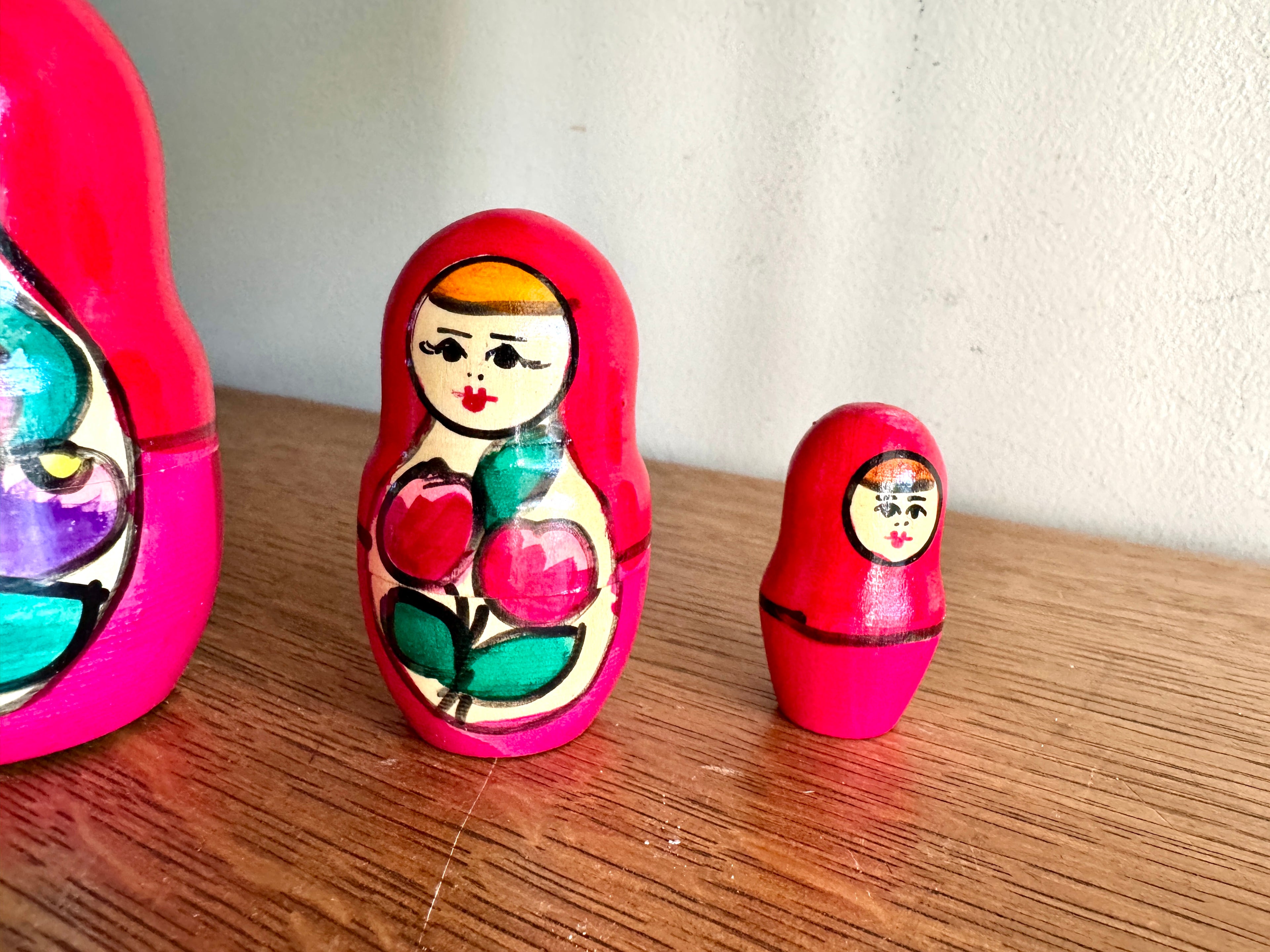Vintage 7" Russian Nesting Dolls Matryoshka 5 Piece ~ Hand Painted Matryosha Dolls