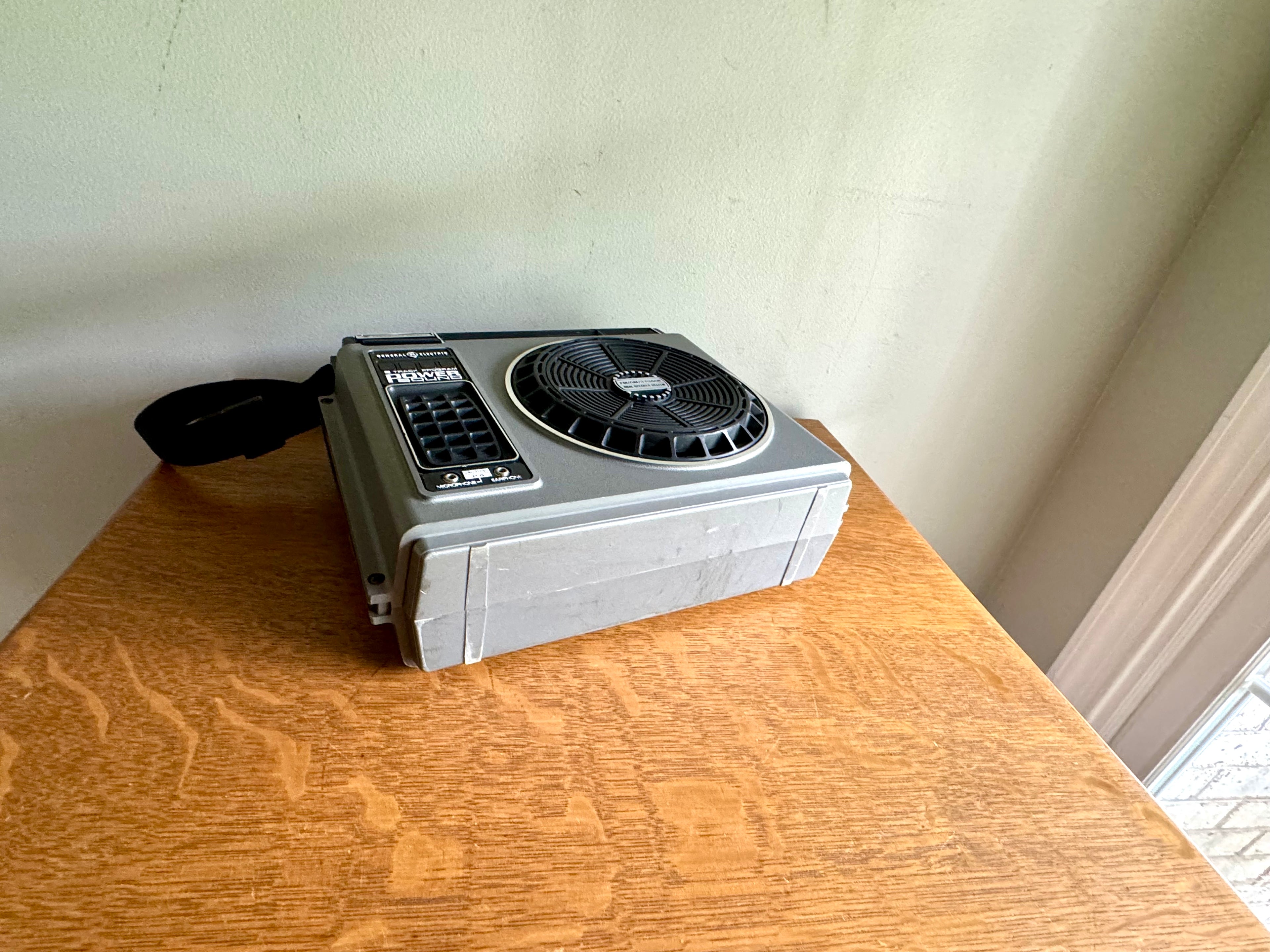 Vintage General Electric 8 Track Am/FM Portable Radio | GE 8 Track Program Power Sound Radio| GE Model 3-5510A Portable Radio