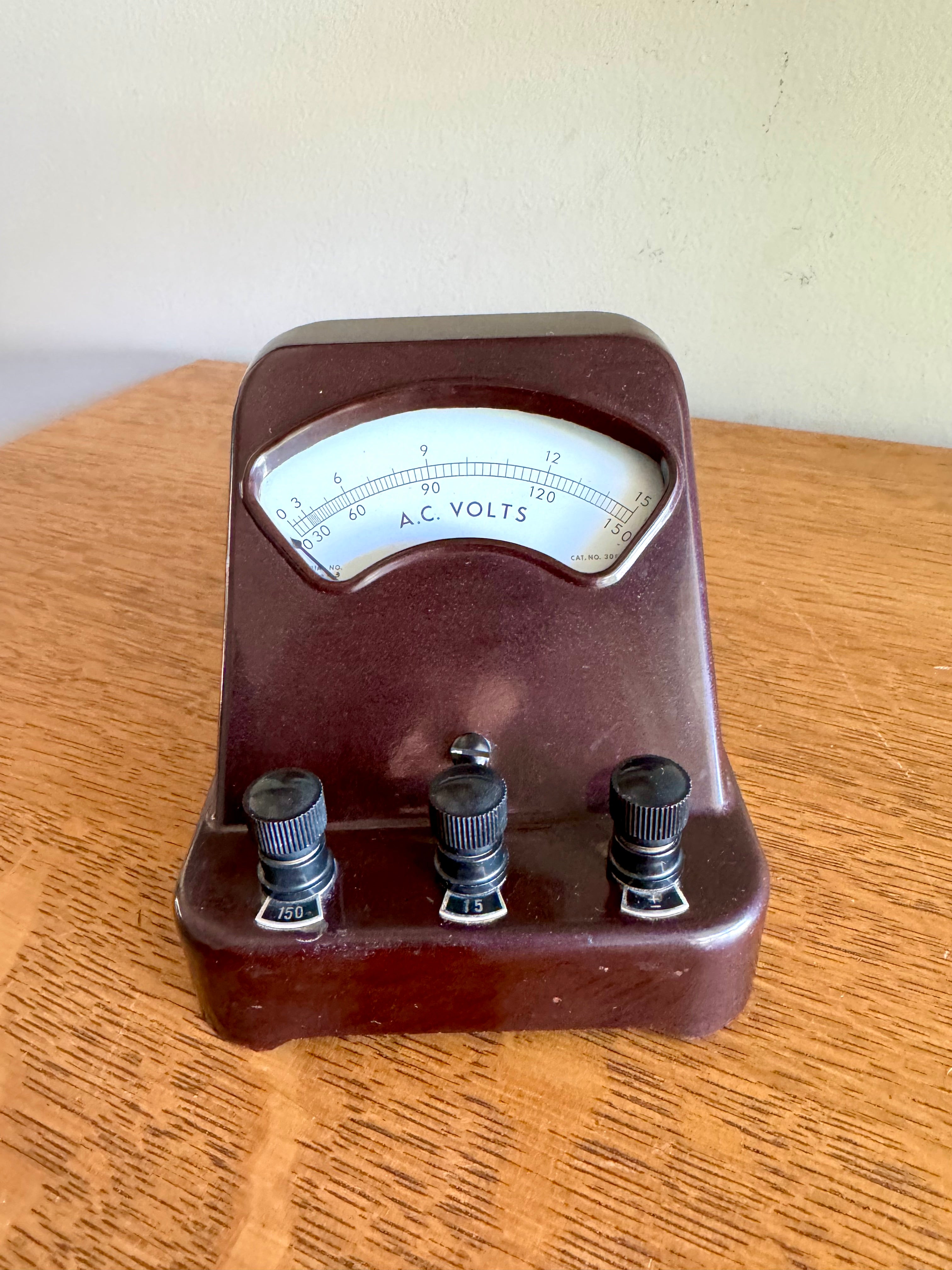 Vintage Welch Scientific Co. A.C. Volt Meter | Brown Bakelite Welch Scientific Co Volt Meter| Industrial Lab Equipment Voltmeter