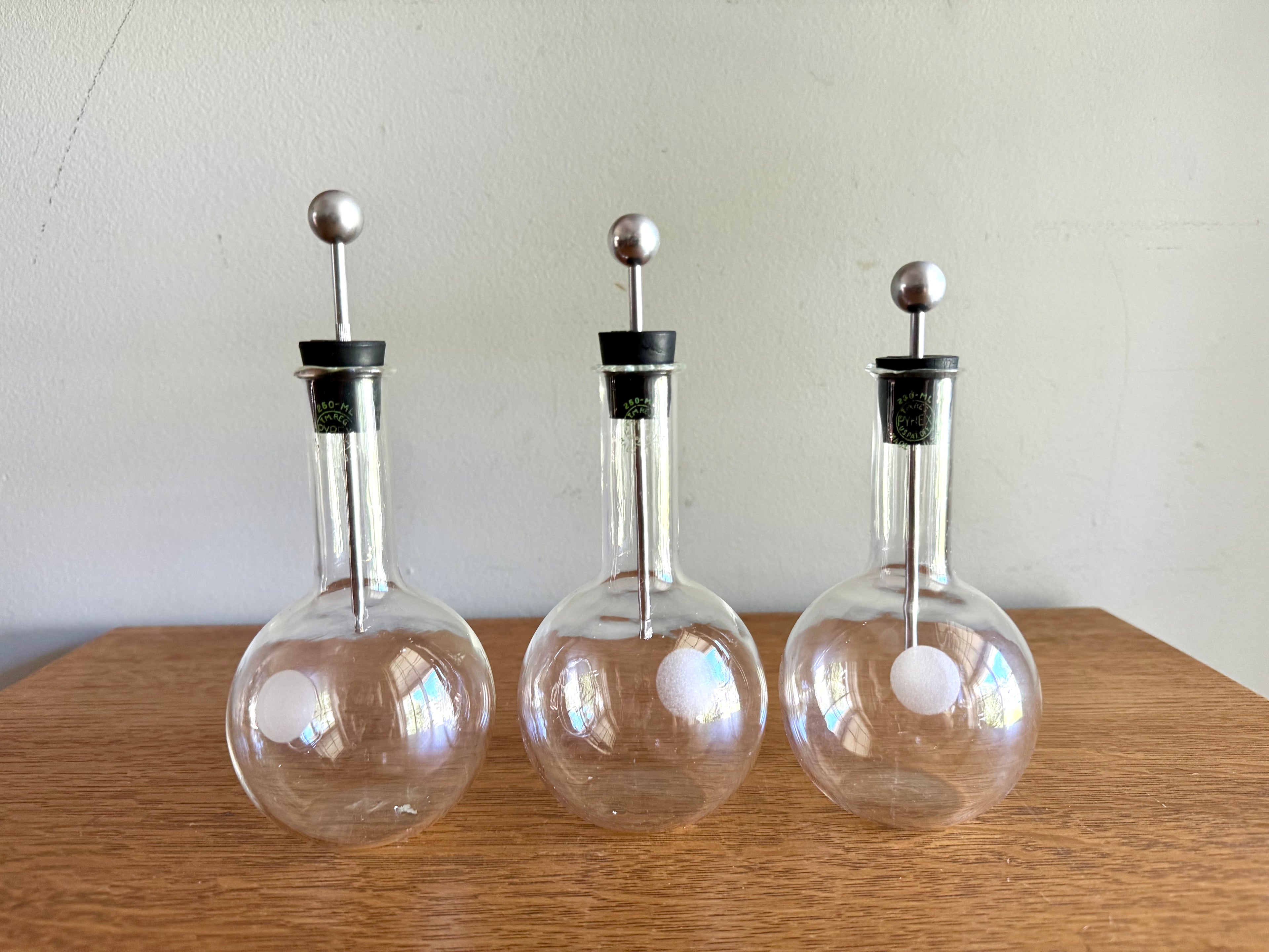 Set of 3 Pyrex 250ml Round Laboratory Leyden Flask| Pyrex Science Experimental Glass Flask With Stoppers | Scientific Laboratory Glass Flask