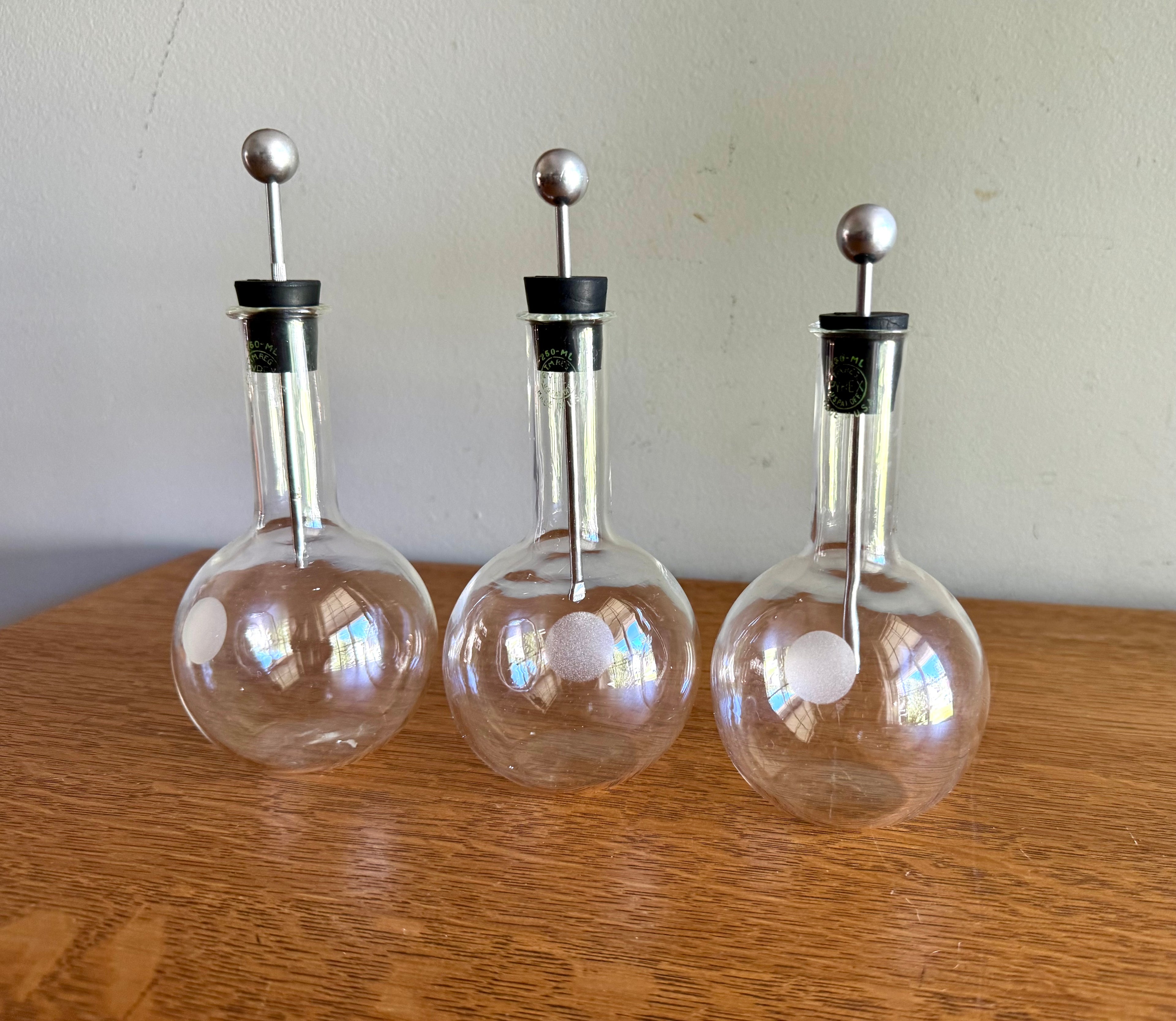 Set of 3 Pyrex 250ml Round Laboratory Leyden Flask| Pyrex Science Experimental Glass Flask With Stoppers | Scientific Laboratory Glass Flask