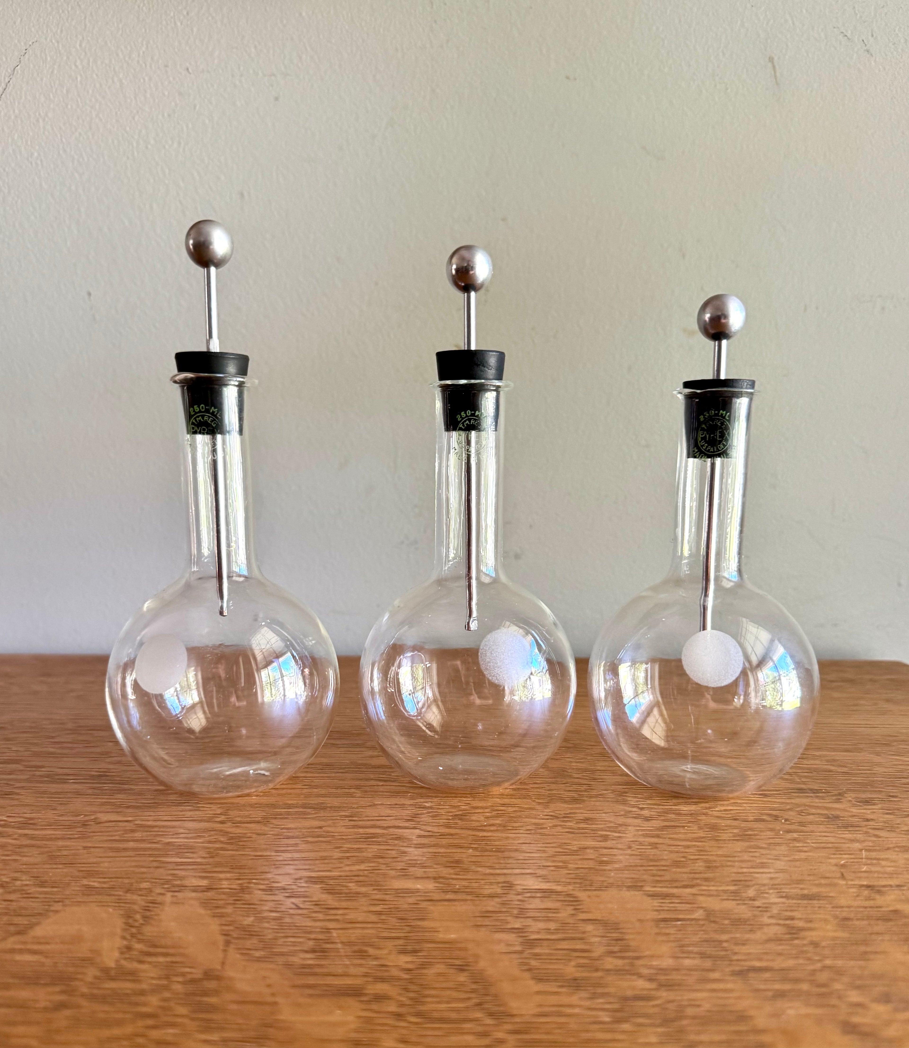Set of 3 Pyrex 250ml Round Laboratory Leyden Flask| Pyrex Science Experimental Glass Flask With Stoppers | Scientific Laboratory Glass Flask