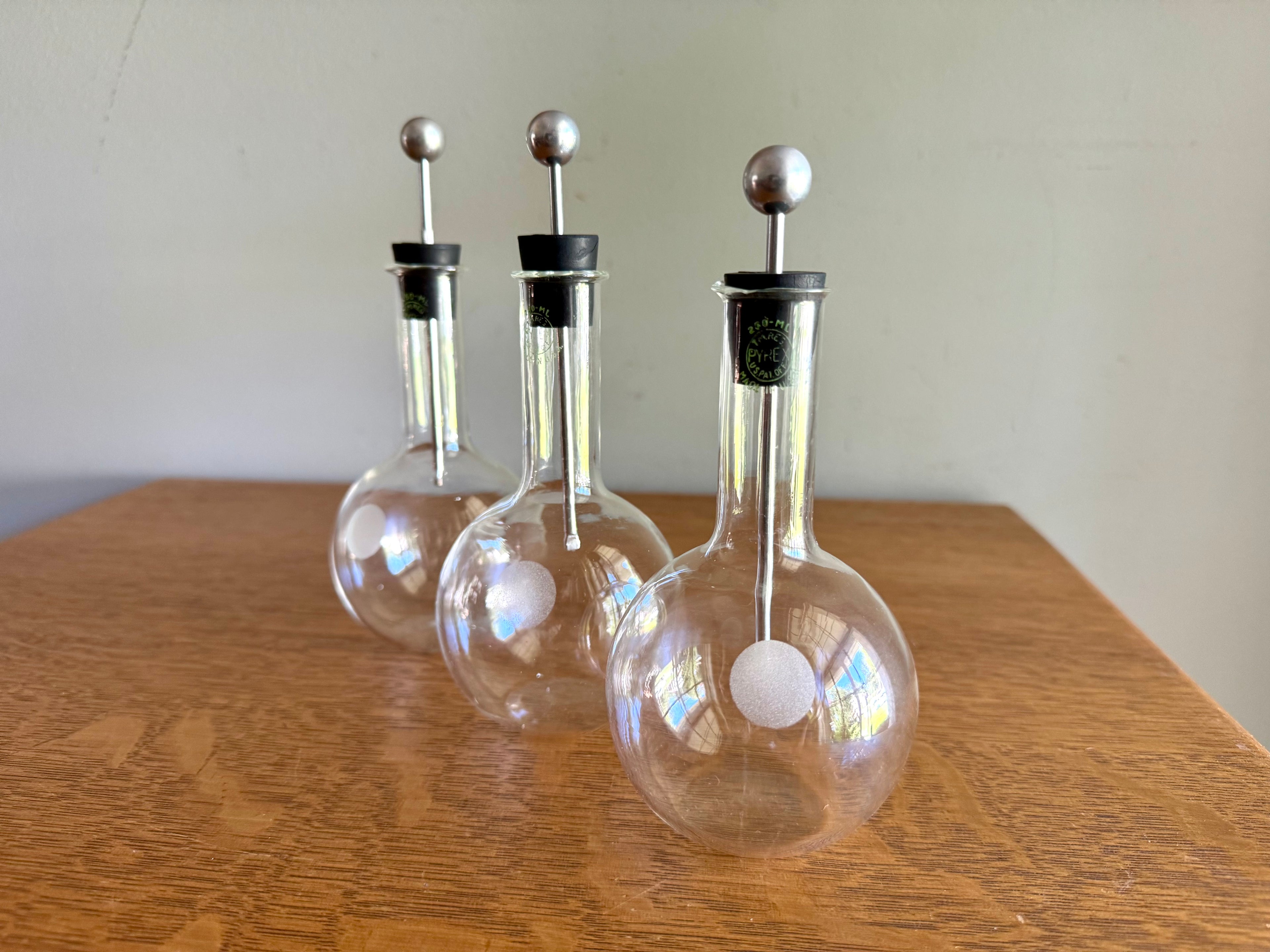 Set of 3 Pyrex 250ml Round Laboratory Leyden Flask| Pyrex Science Experimental Glass Flask With Stoppers | Scientific Laboratory Glass Flask