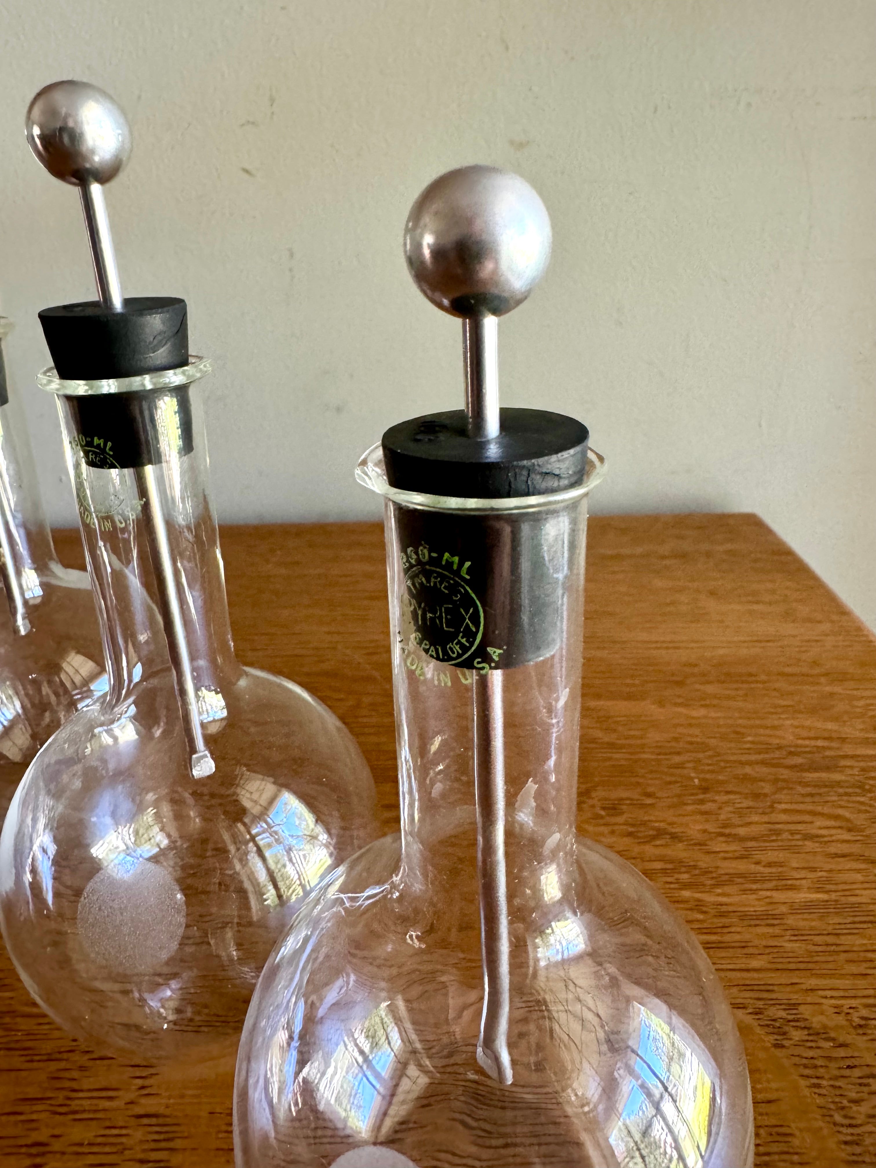 Set of 3 Pyrex 250ml Round Laboratory Leyden Flask| Pyrex Science Experimental Glass Flask With Stoppers | Scientific Laboratory Glass Flask