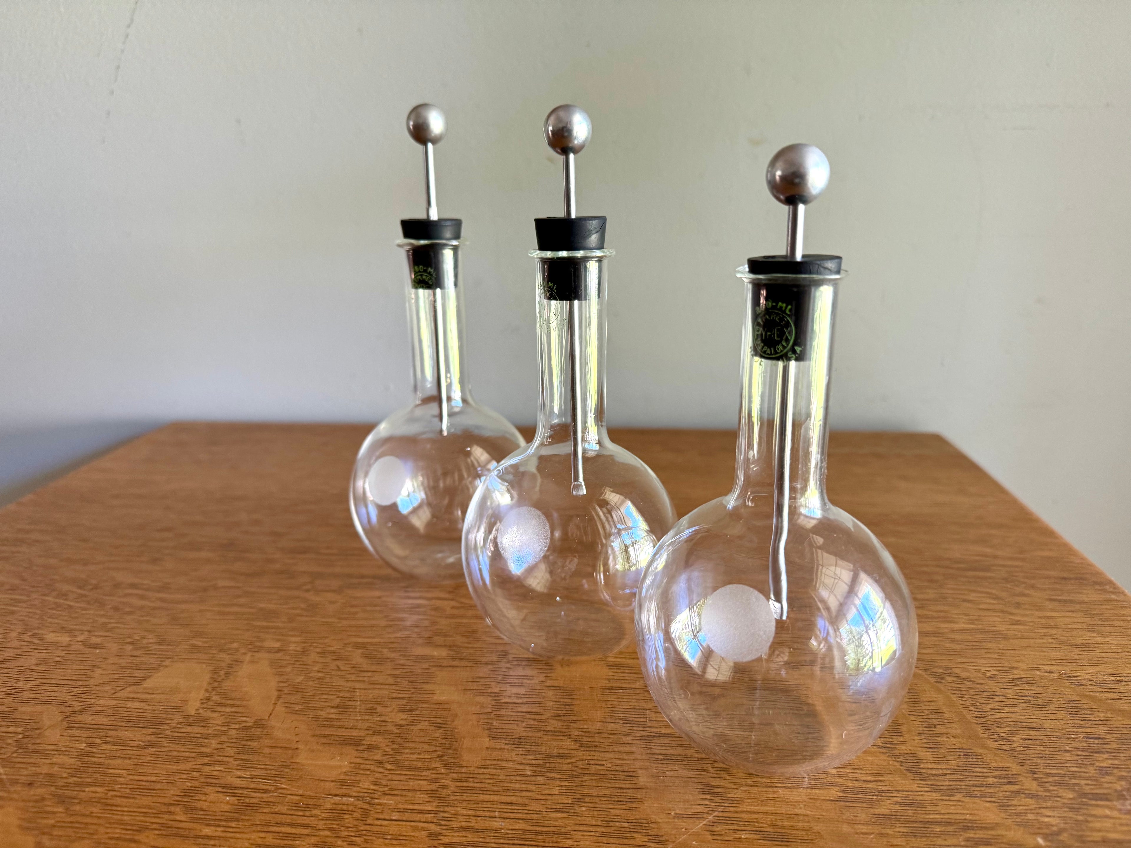 Set of 3 Pyrex 250ml Round Laboratory Leyden Flask| Pyrex Science Experimental Glass Flask With Stoppers | Scientific Laboratory Glass Flask