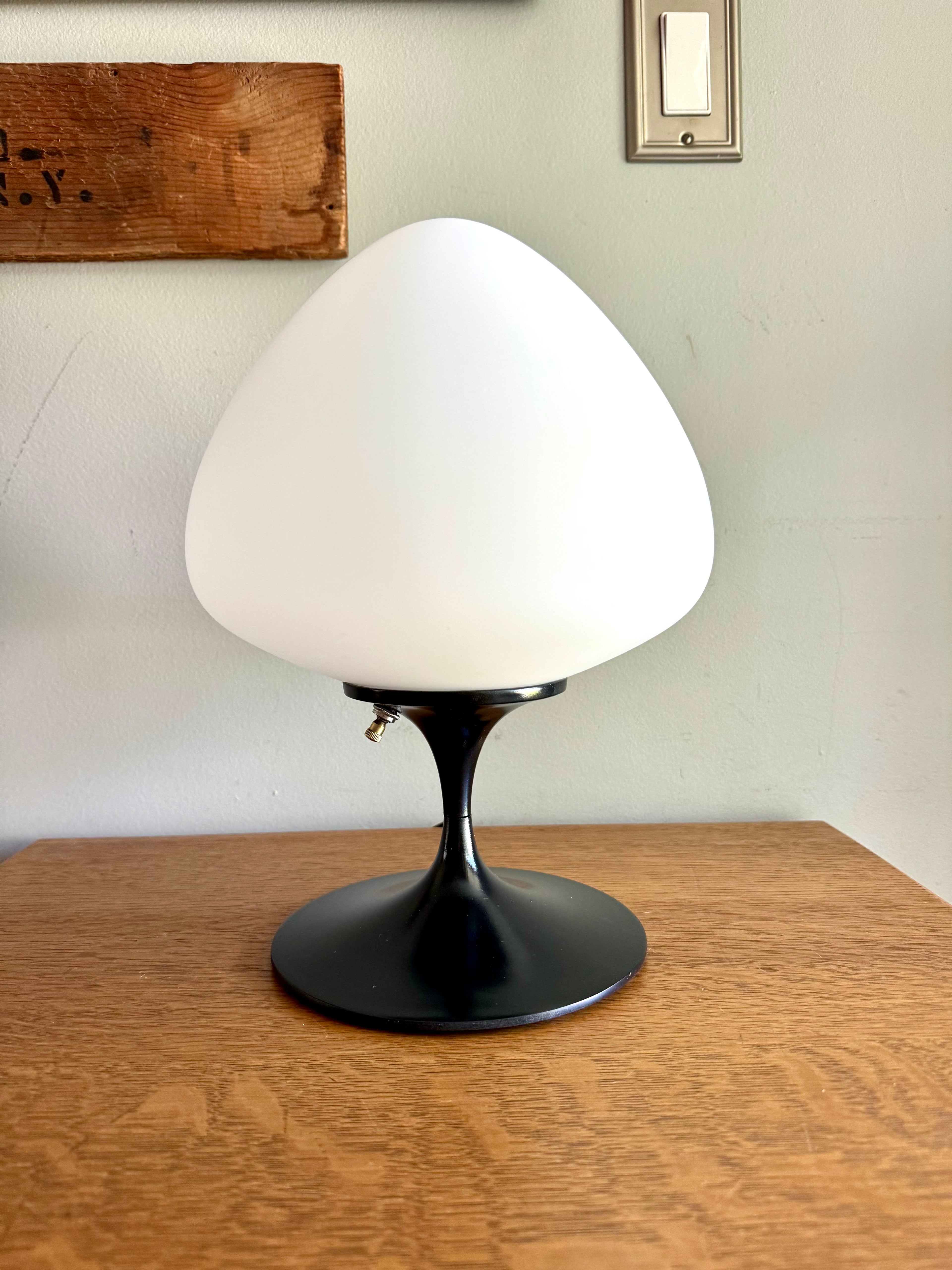 Mid Century Black Tulip Table Lamp By Laurel Co. | Bill Curry Designed Modern Lamp | Black Acorn Globed Laurel Lamp | MCM Mushroom Lamp