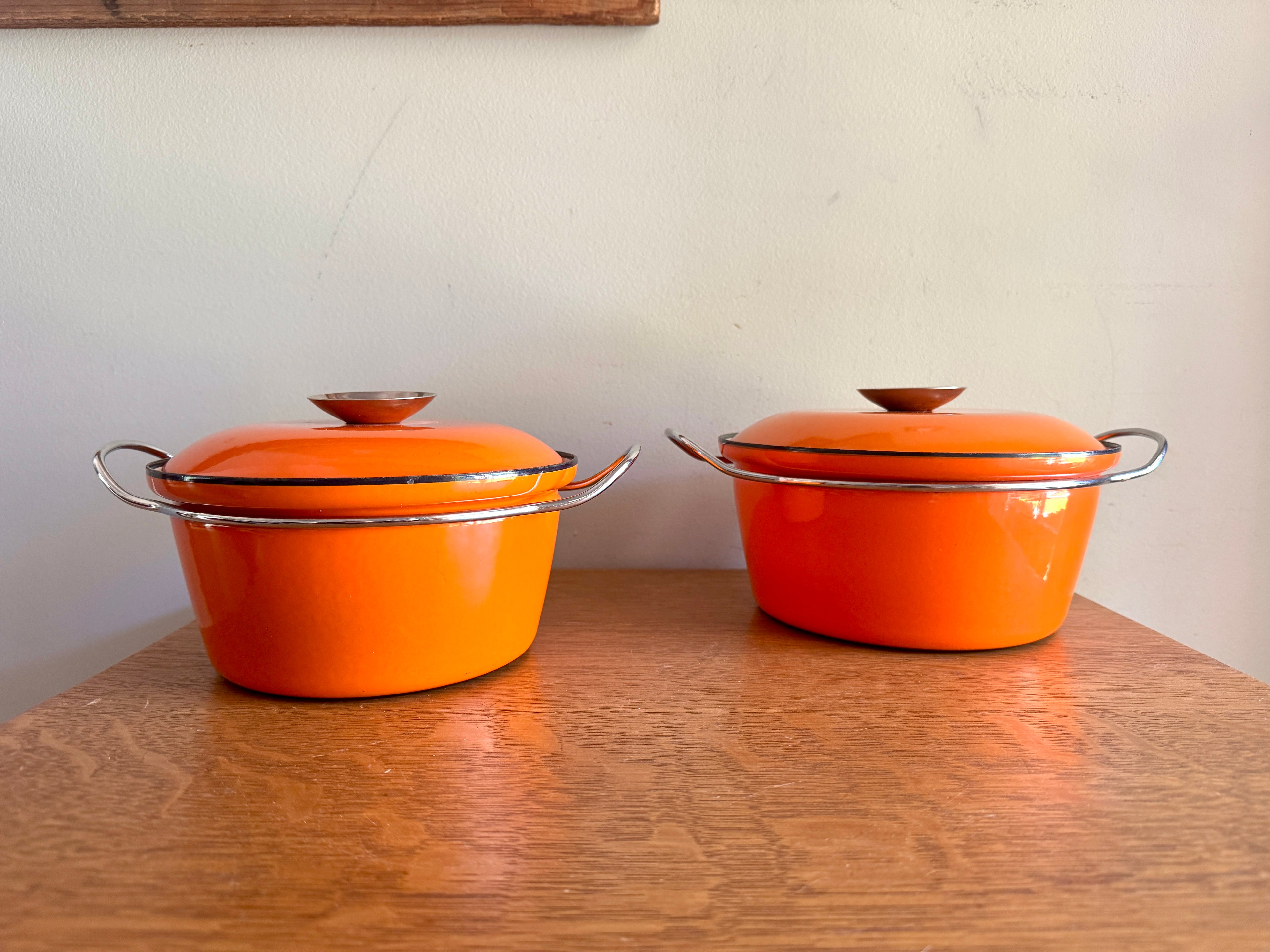Vintage Pair of Solid Orange Cathrineholm Enamelware Casserole Pots by Grete Prytz Kittelsen