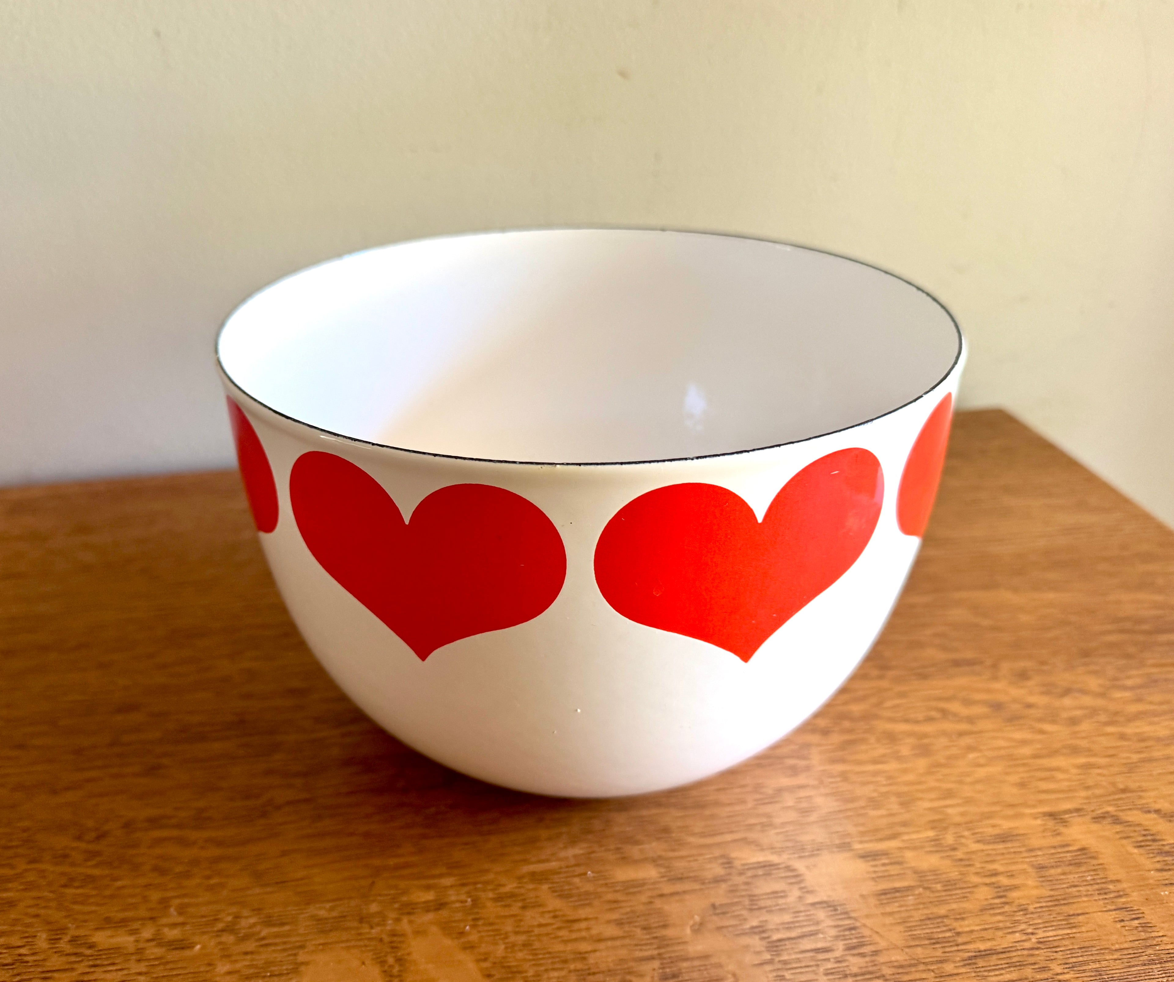 Vintage Mid Century Kaj Franck Arabia Enamel Bowl with Heart Design ~ Made in Finland MCM Mixing 8 1/4" Bowl