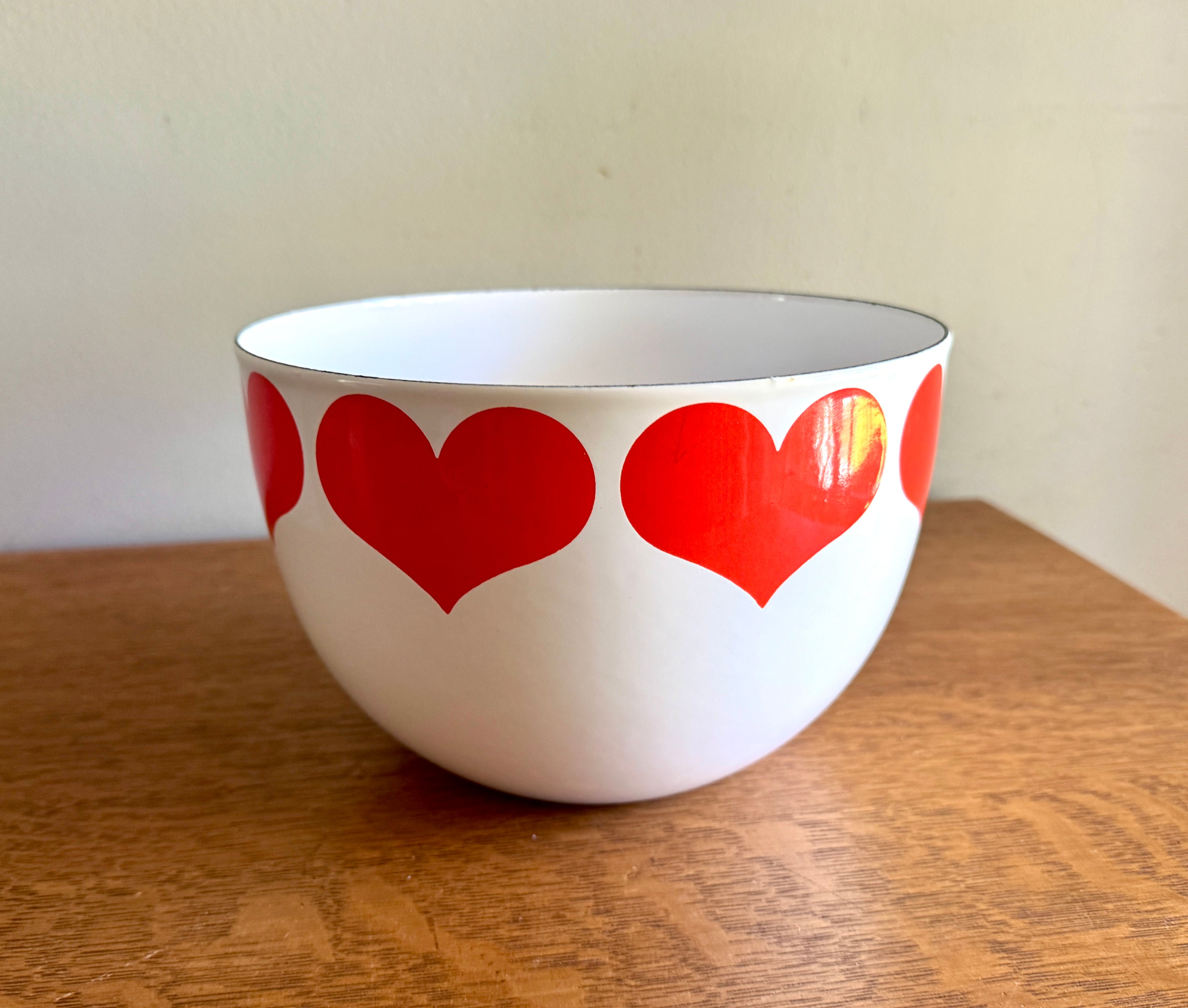 Vintage Mid Century Kaj Franck Arabia Enamel Bowl with Heart Design ~ Made in Finland MCM Mixing 8 1/4" Bowl