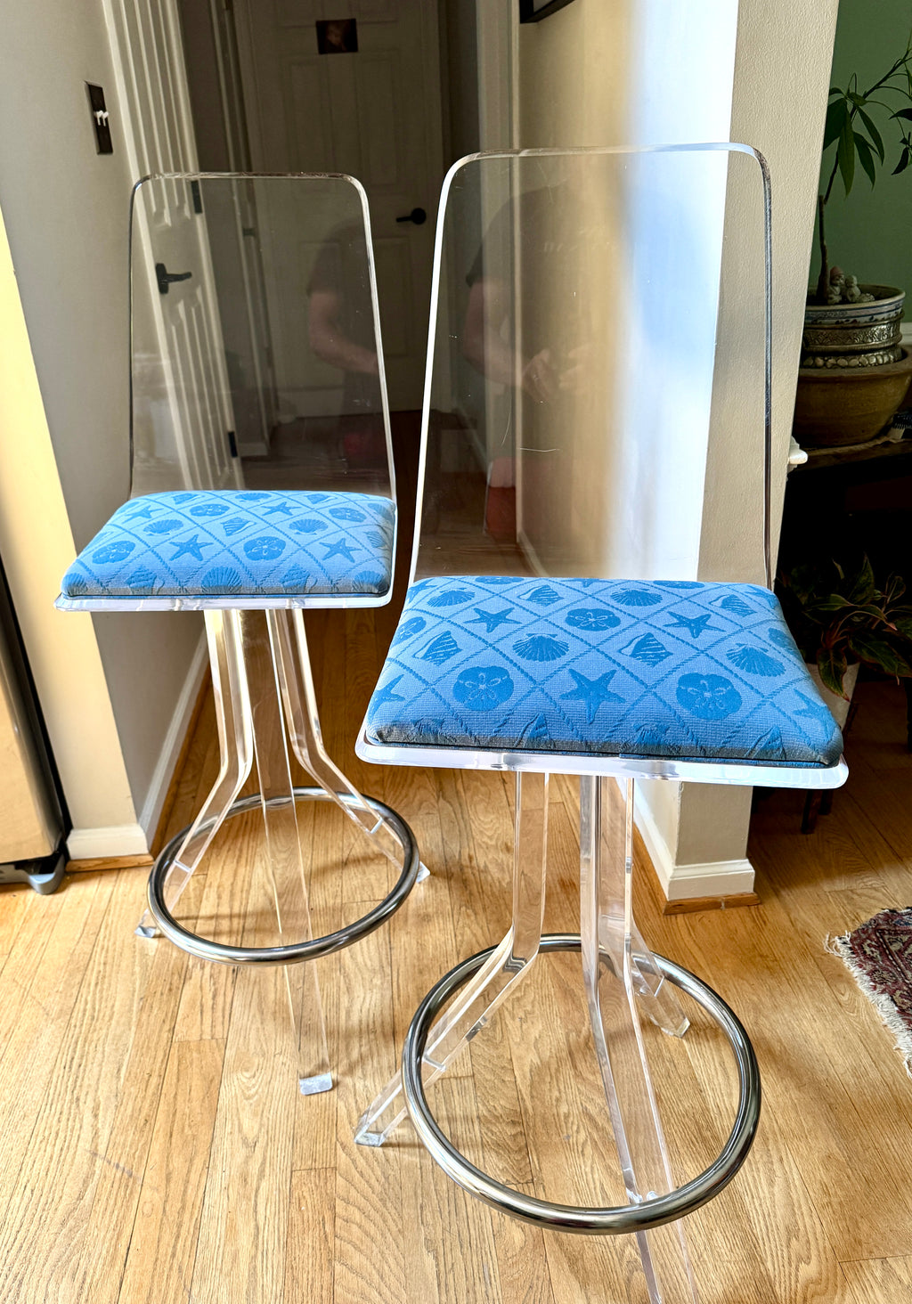 70's Pair of Lucite Swivel Bar Stools Attributed to Hill Manufacturing ~ MCM Clear Lucite Barstools