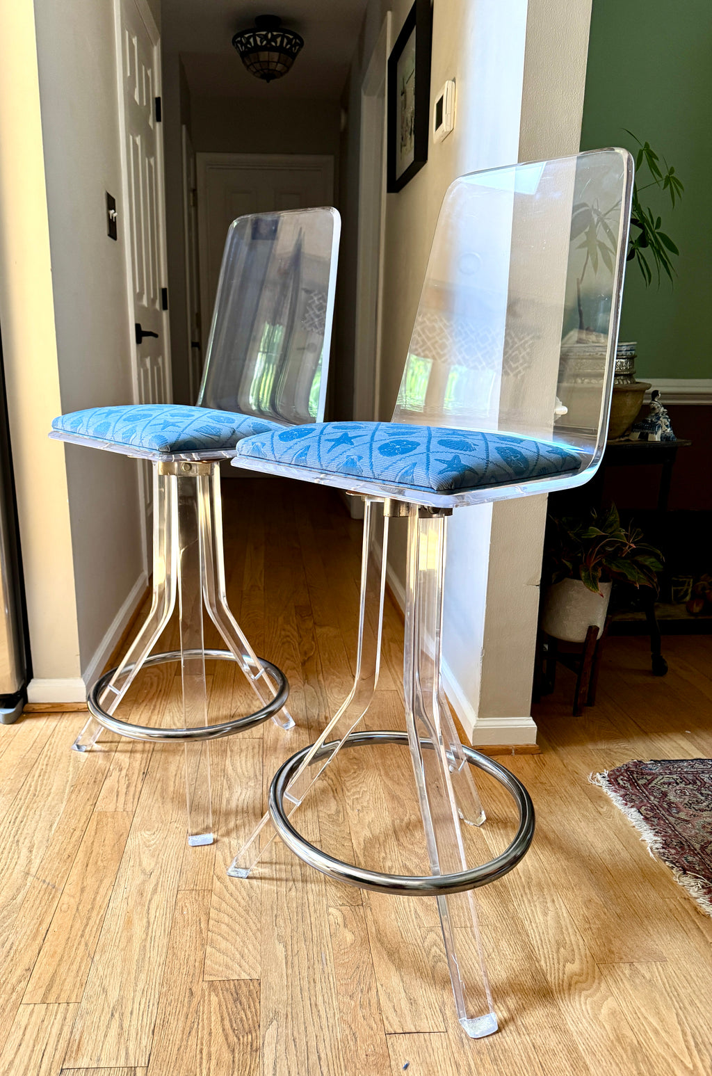 70's Pair of Lucite Swivel Bar Stools Attributed to Hill Manufacturing ~ MCM Clear Lucite Barstools