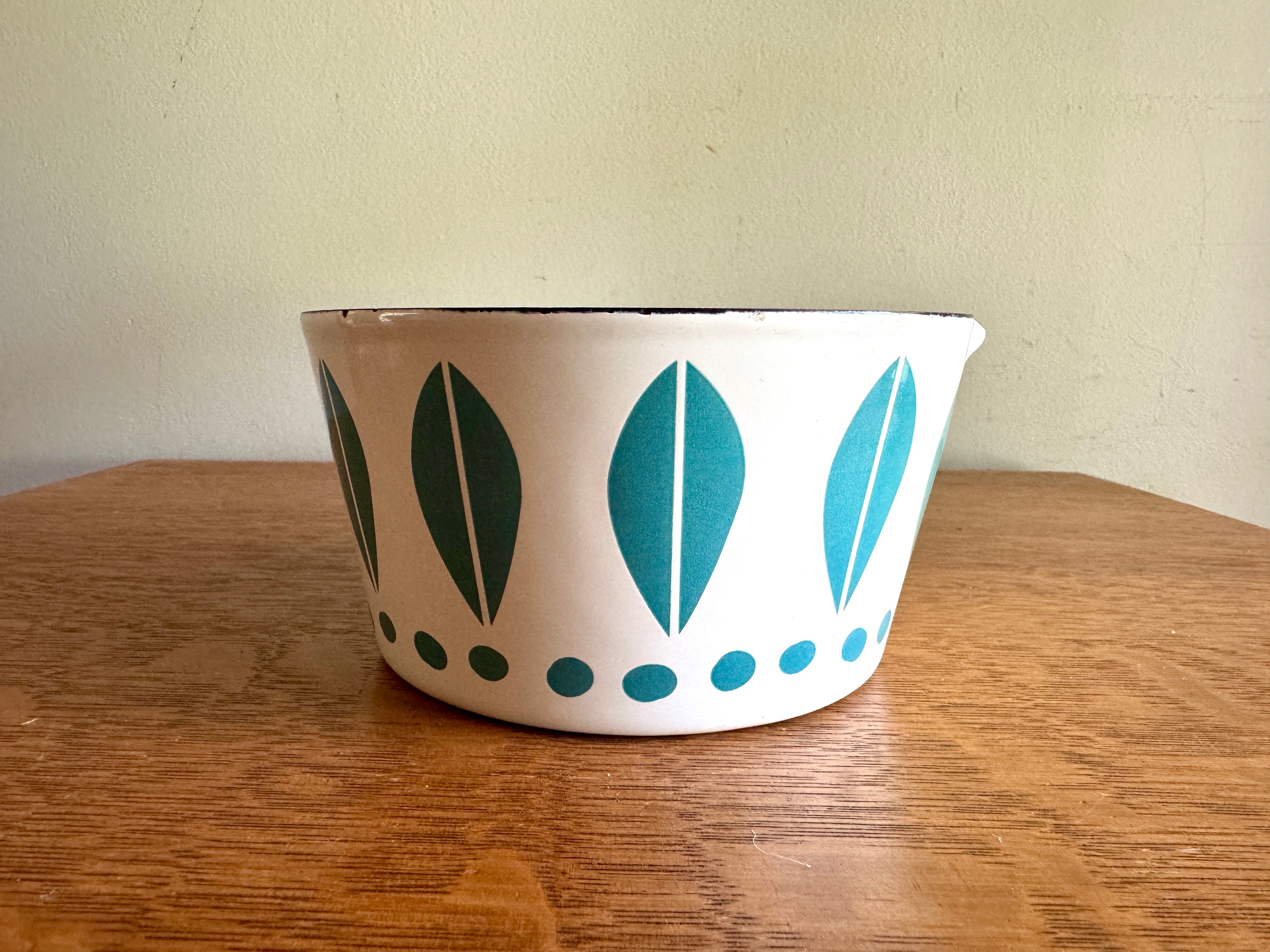 Vtg Cathrineholm Inspired Enamel Lotus Saucepan ~ Lotus Leaf Milk Pot With Spout and Wood Handle