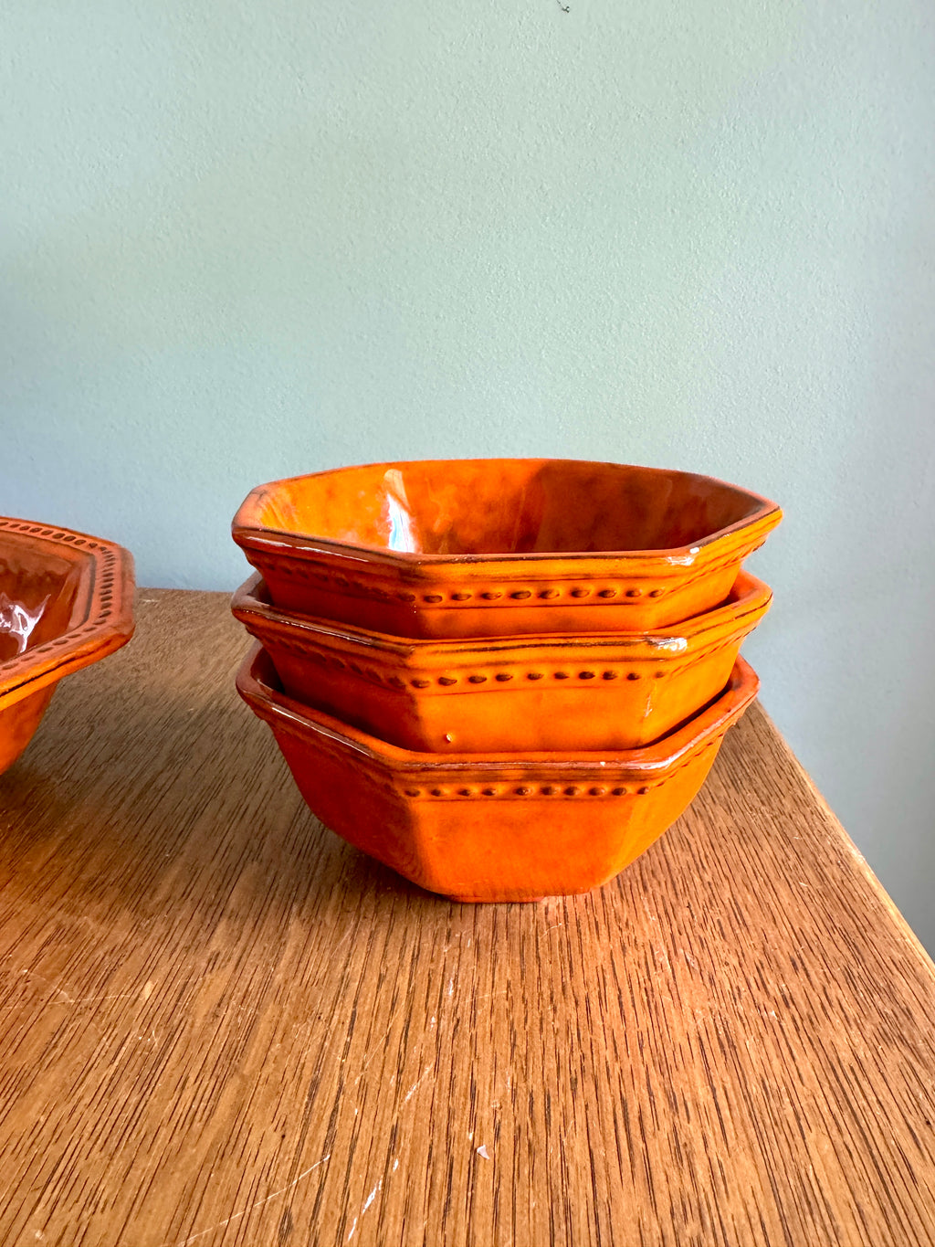 Vtg Set of Orange Peasant Village Ceramic Bowls ~ Orange PV Italy Bowl Set
