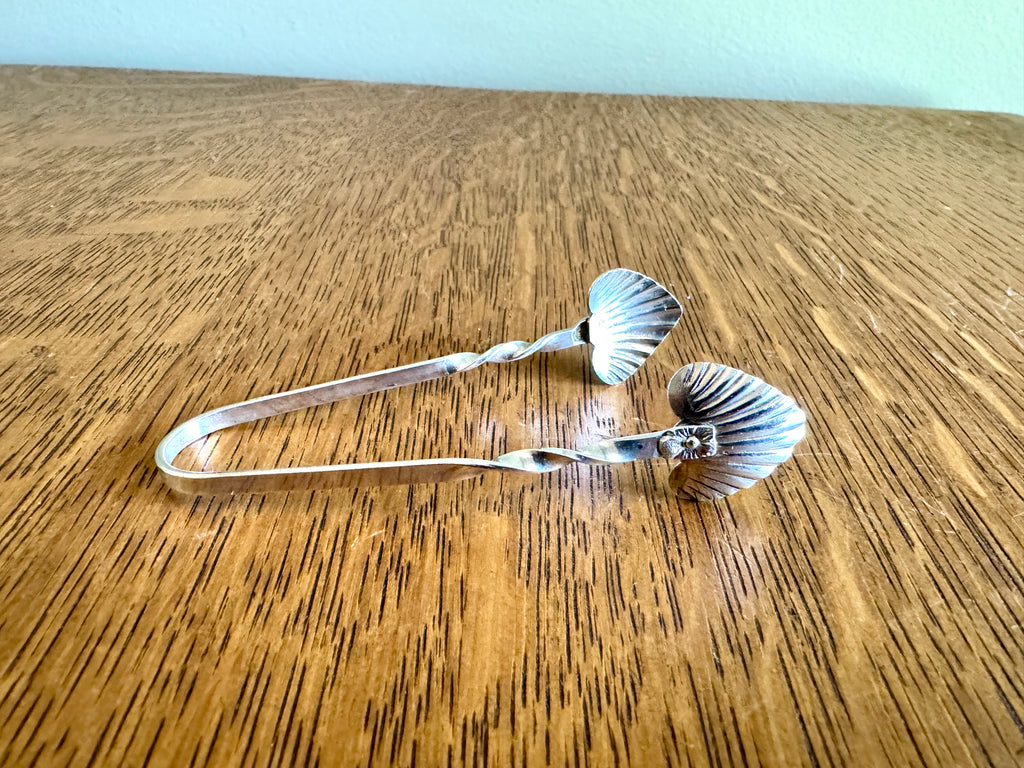Vtg “R” Sterling Silver Heart Clam Shell Twisted Handle Sugar Cube Tongs 3”