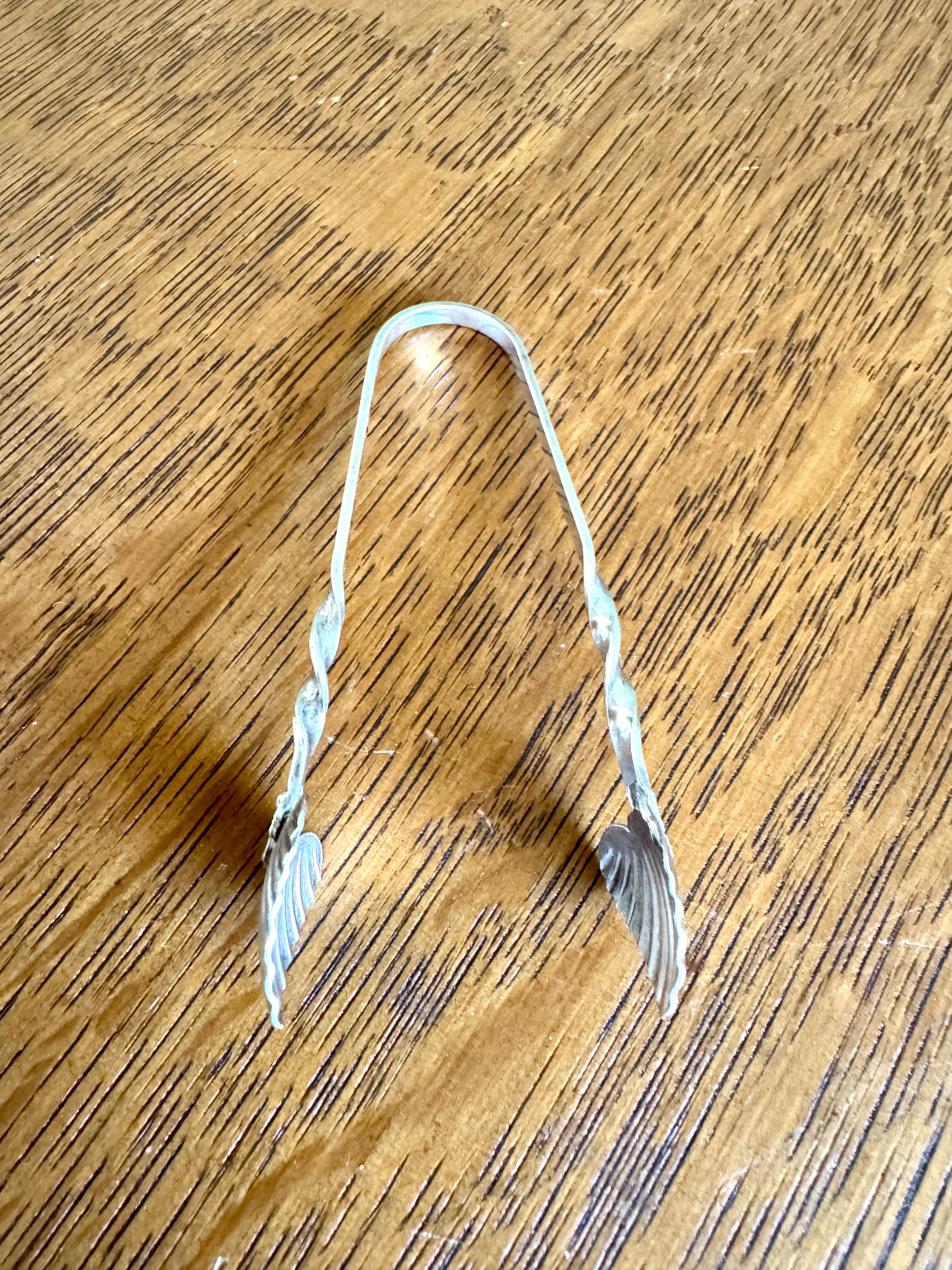 Vtg “R” Sterling Silver Heart Clam Shell Twisted Handle Sugar Cube Tongs 3”