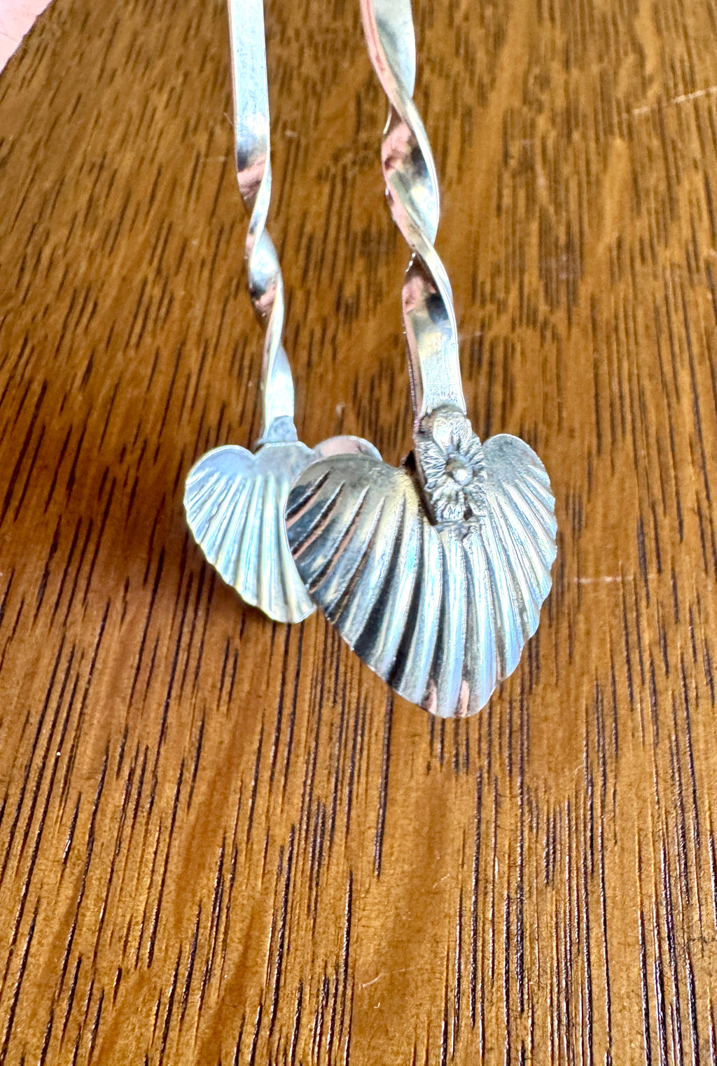 Vtg “R” Sterling Silver Heart Clam Shell Twisted Handle Sugar Cube Tongs 3”
