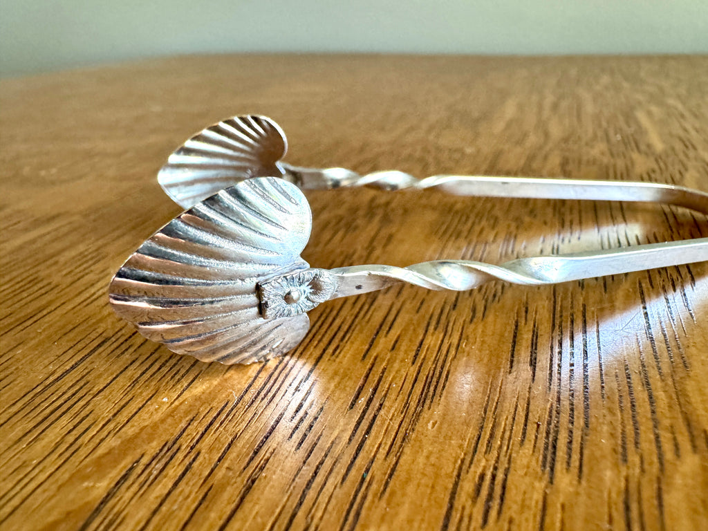 Vtg “R” Sterling Silver Heart Clam Shell Twisted Handle Sugar Cube Tongs 3”