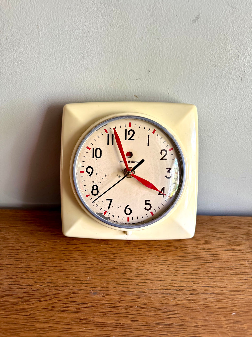 Vintage General Electric Wall Clock | G.E. 2H20 Kitchen Clock | MCM Red Dot White Wall Clock | Ivory White Battery Converted Wall Clock