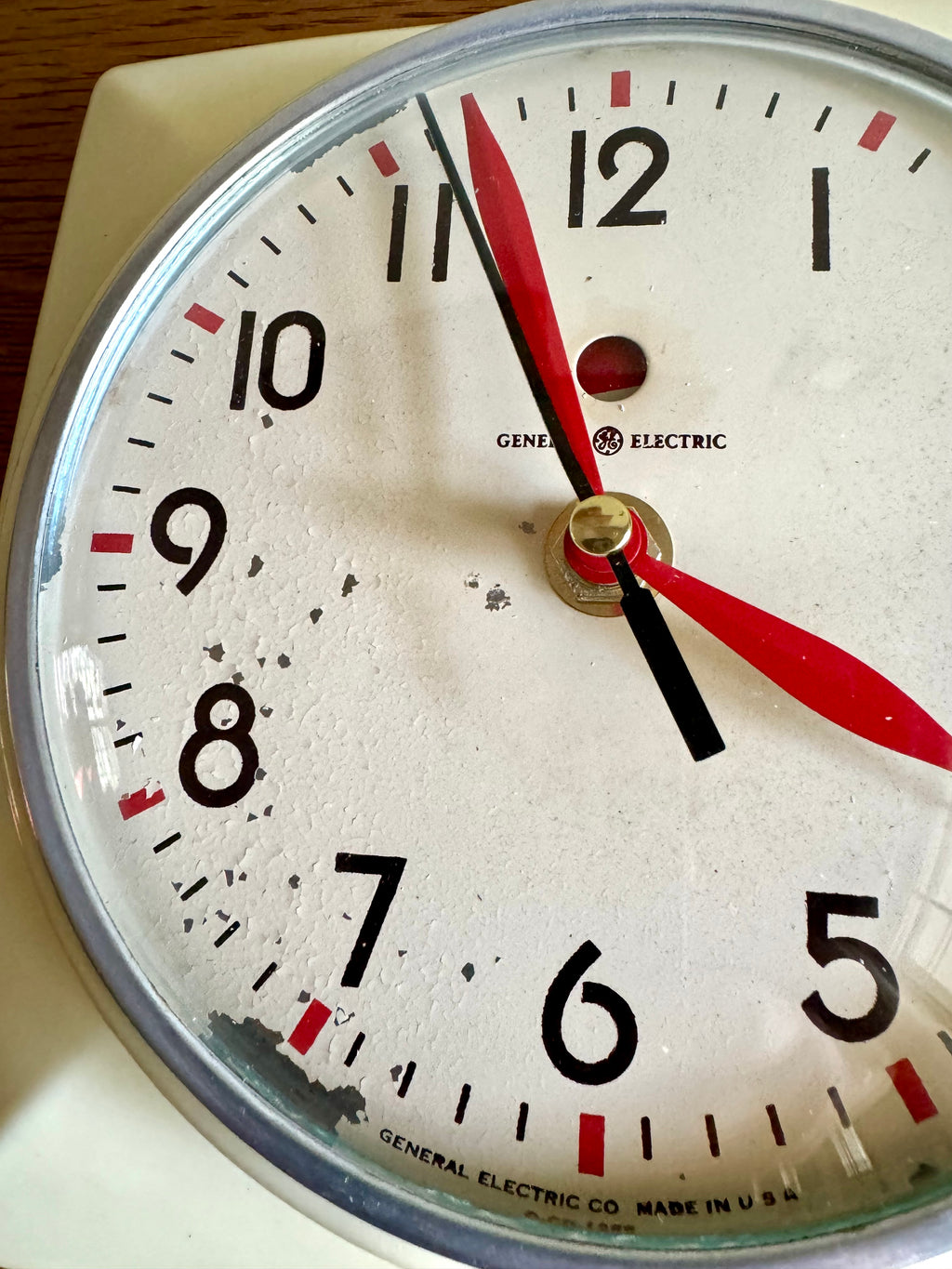 Vintage General Electric Wall Clock | G.E. 2H20 Kitchen Clock | MCM Red Dot White Wall Clock | Ivory White Battery Converted Wall Clock