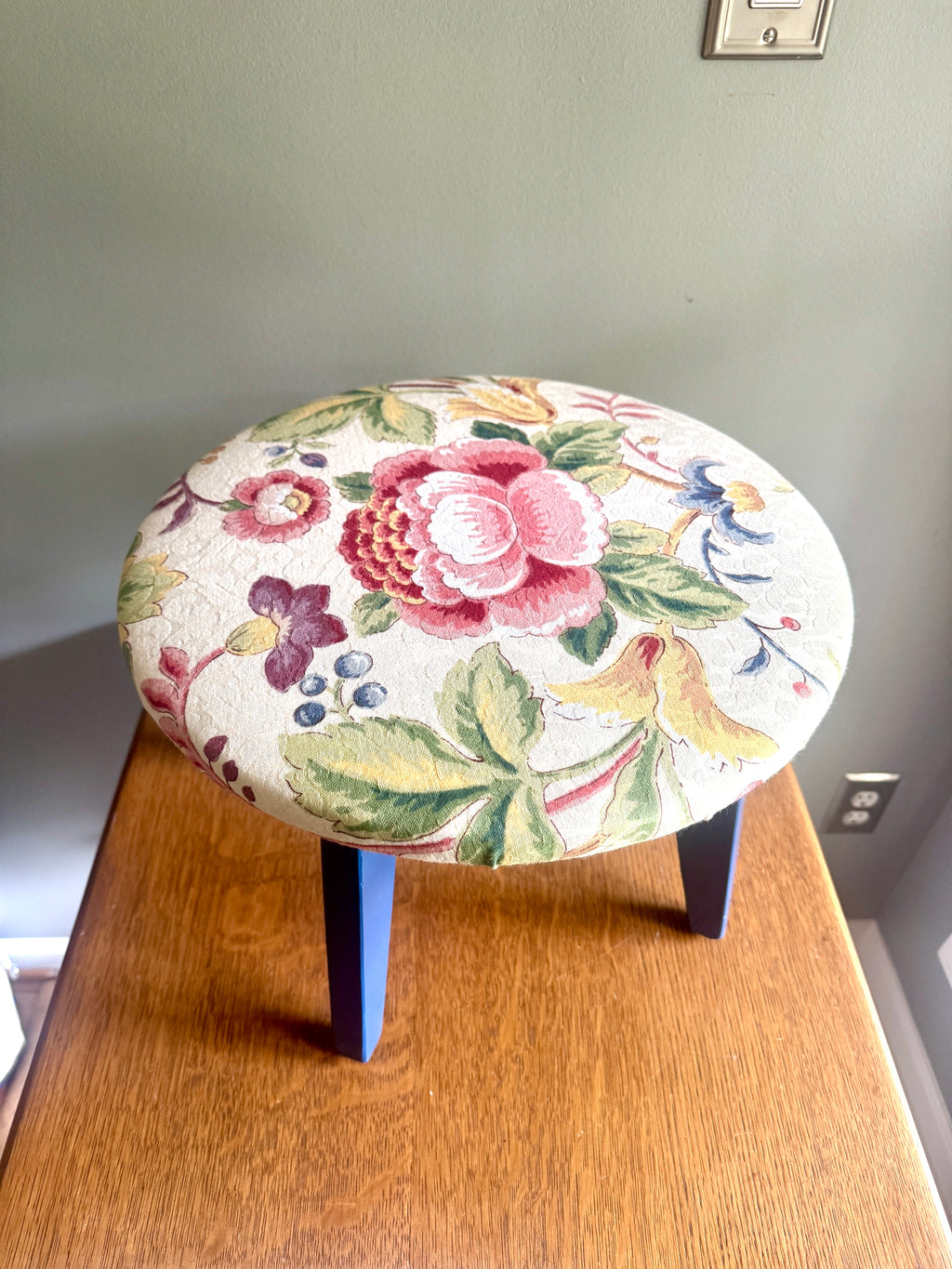 Vtg Blue Wooden & Floral Fabric Swivel Stool ~ Short Round Floral Swivel Stool