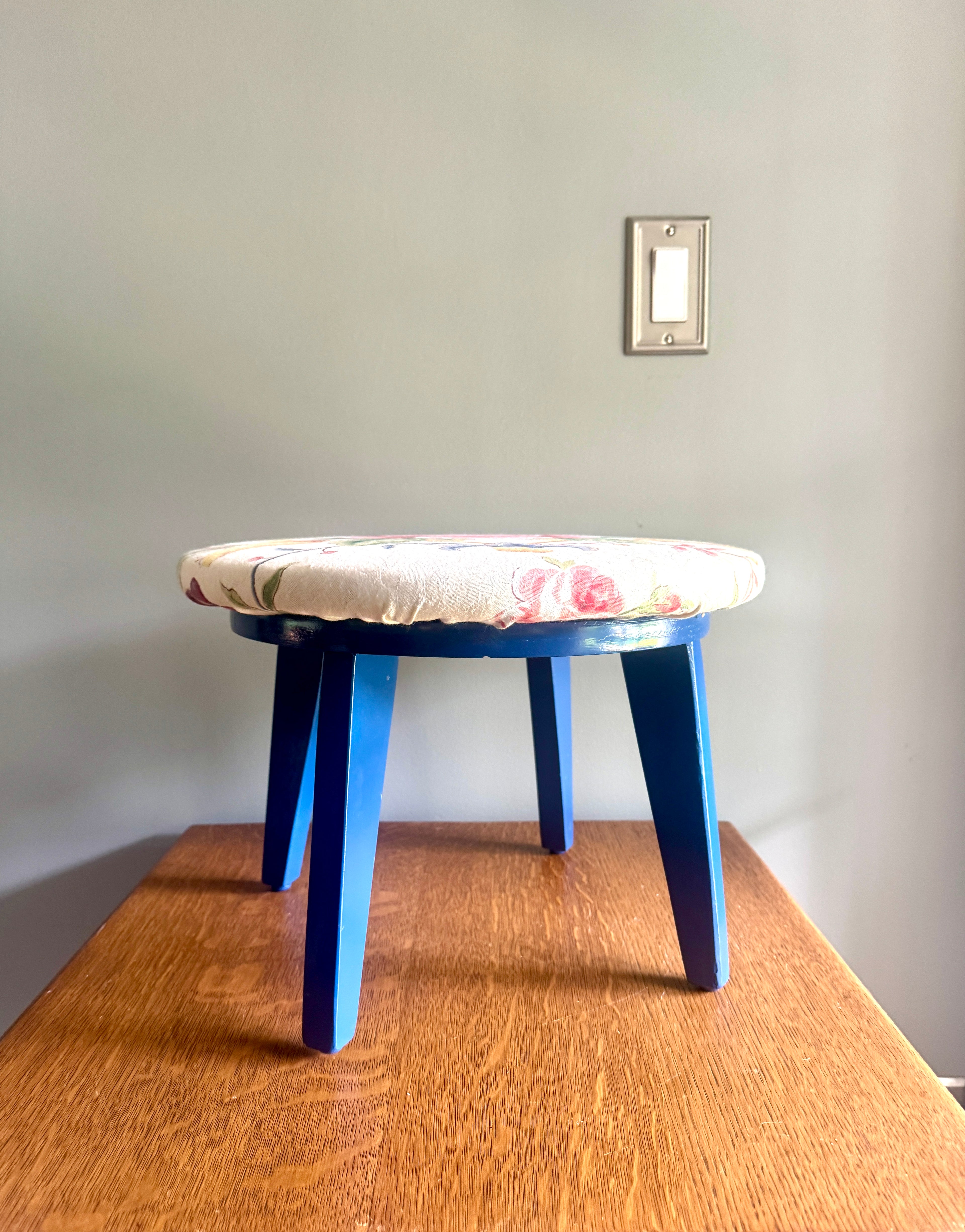 Vtg Blue Wooden & Floral Fabric Swivel Stool ~ Short Round Floral Swivel Stool