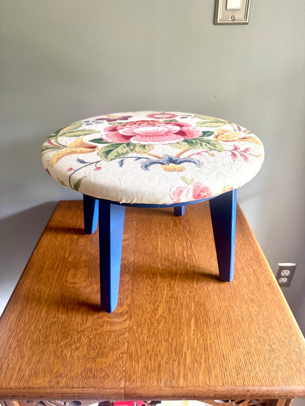 Vtg Blue Wooden & Floral Fabric Swivel Stool ~ Short Round Floral Swivel Stool