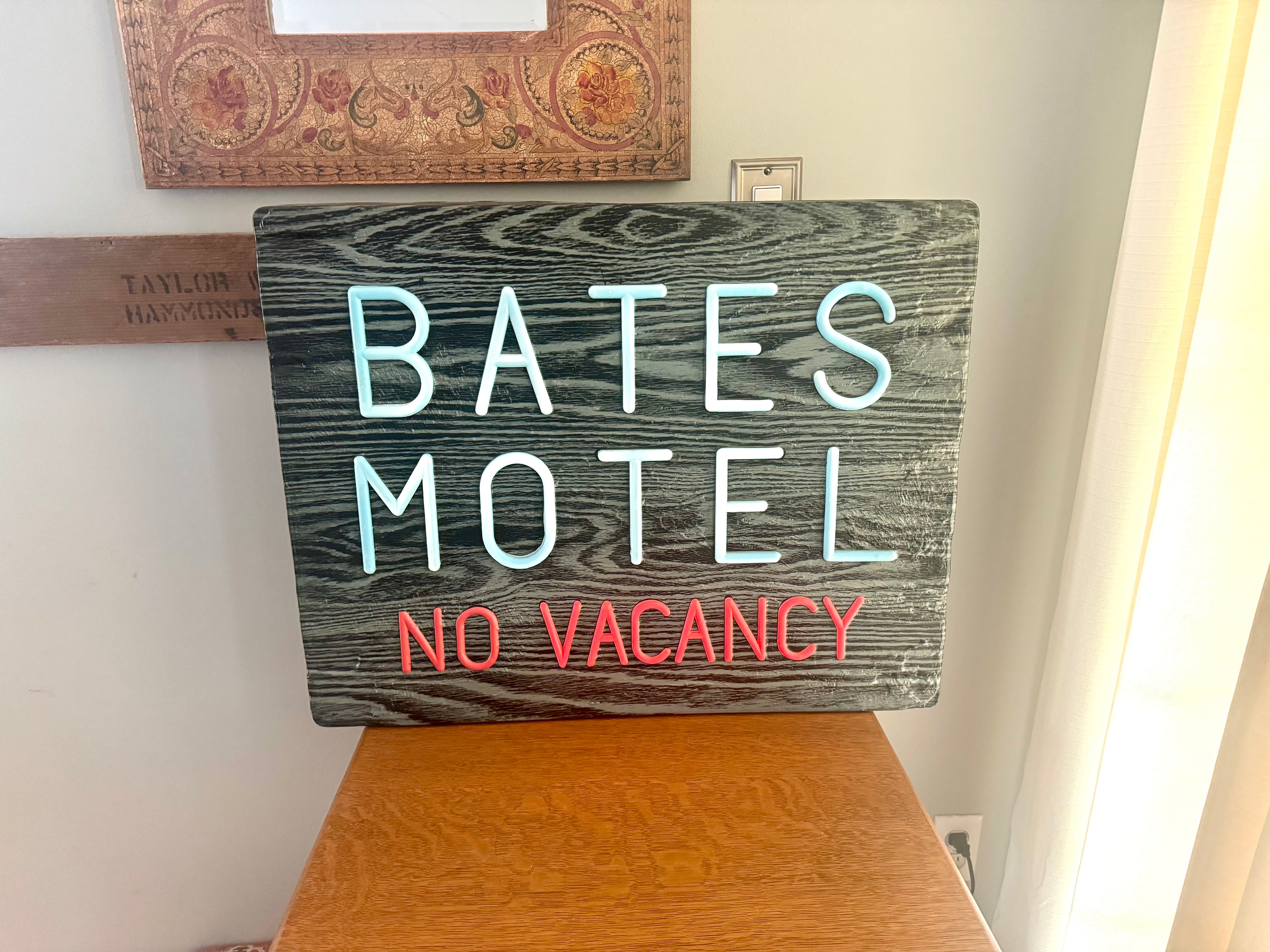 Vintage Faux Wood Bates Motel No Vacancy Lighted Sign | Plastic Lighted Bates Motel No Vacancy Sign | Blinking "No" Lighted Bates Motel Sign