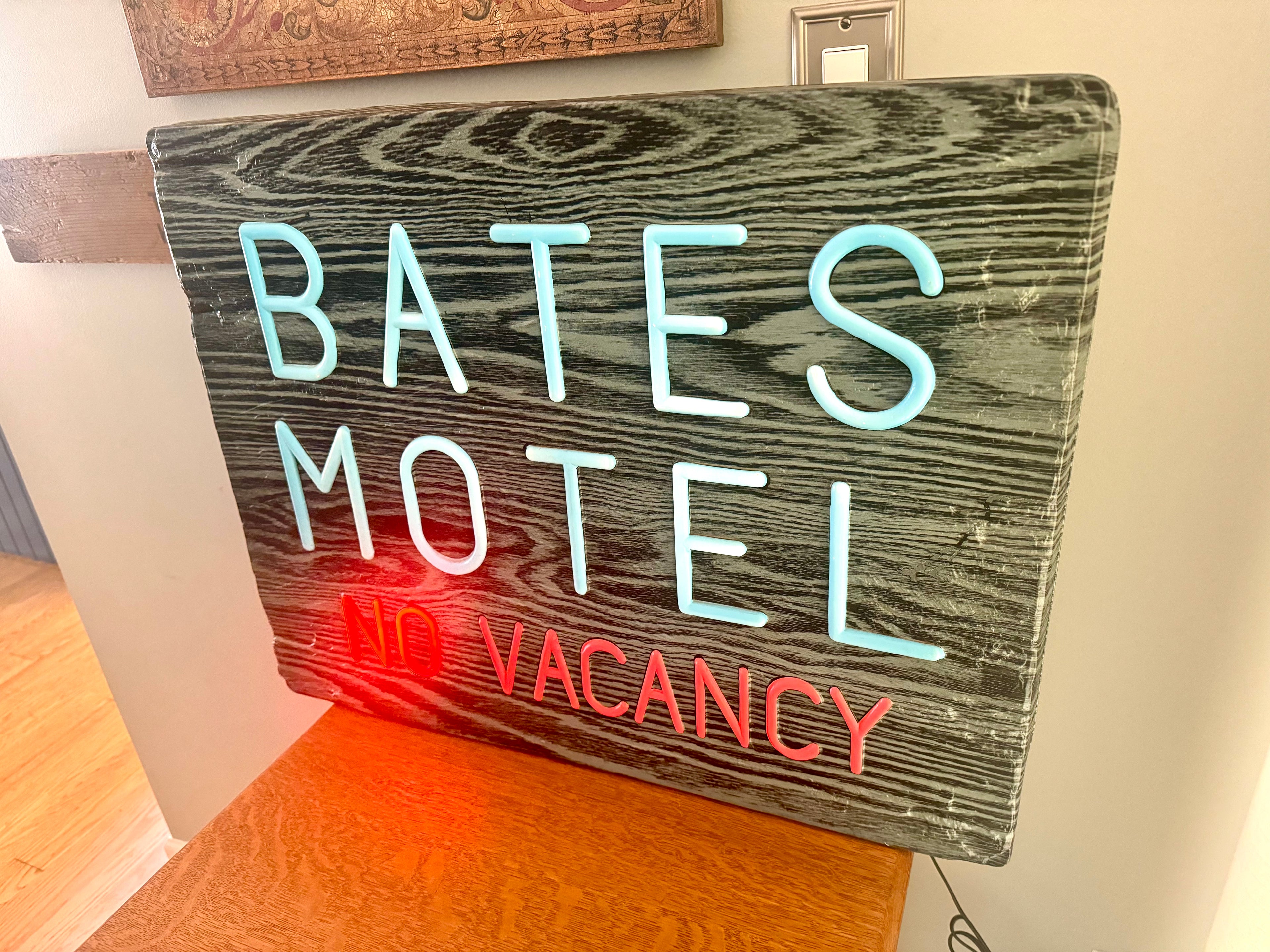 Vintage Faux Wood Bates Motel No Vacancy Lighted Sign | Plastic Lighted Bates Motel No Vacancy Sign | Blinking "No" Lighted Bates Motel Sign