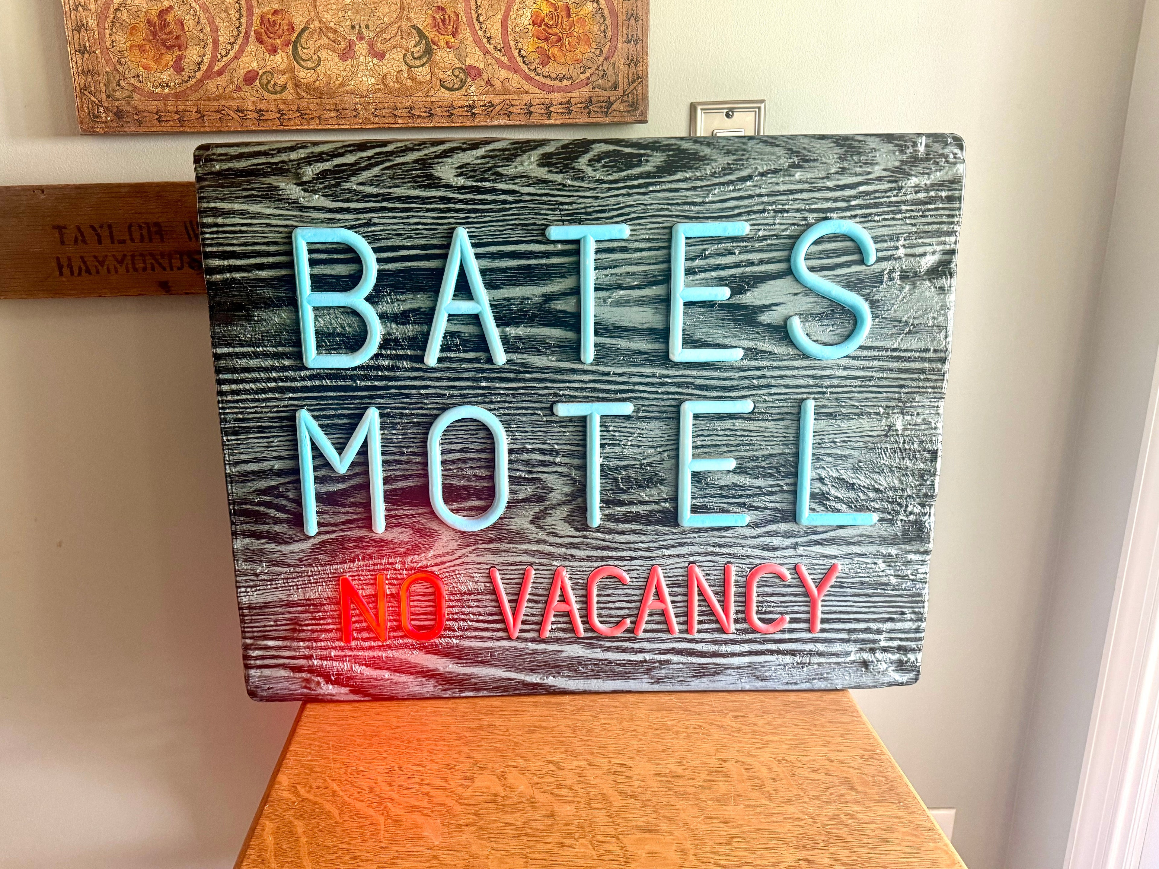 Vintage Faux Wood Bates Motel No Vacancy Lighted Sign | Plastic Lighted Bates Motel No Vacancy Sign | Blinking "No" Lighted Bates Motel Sign