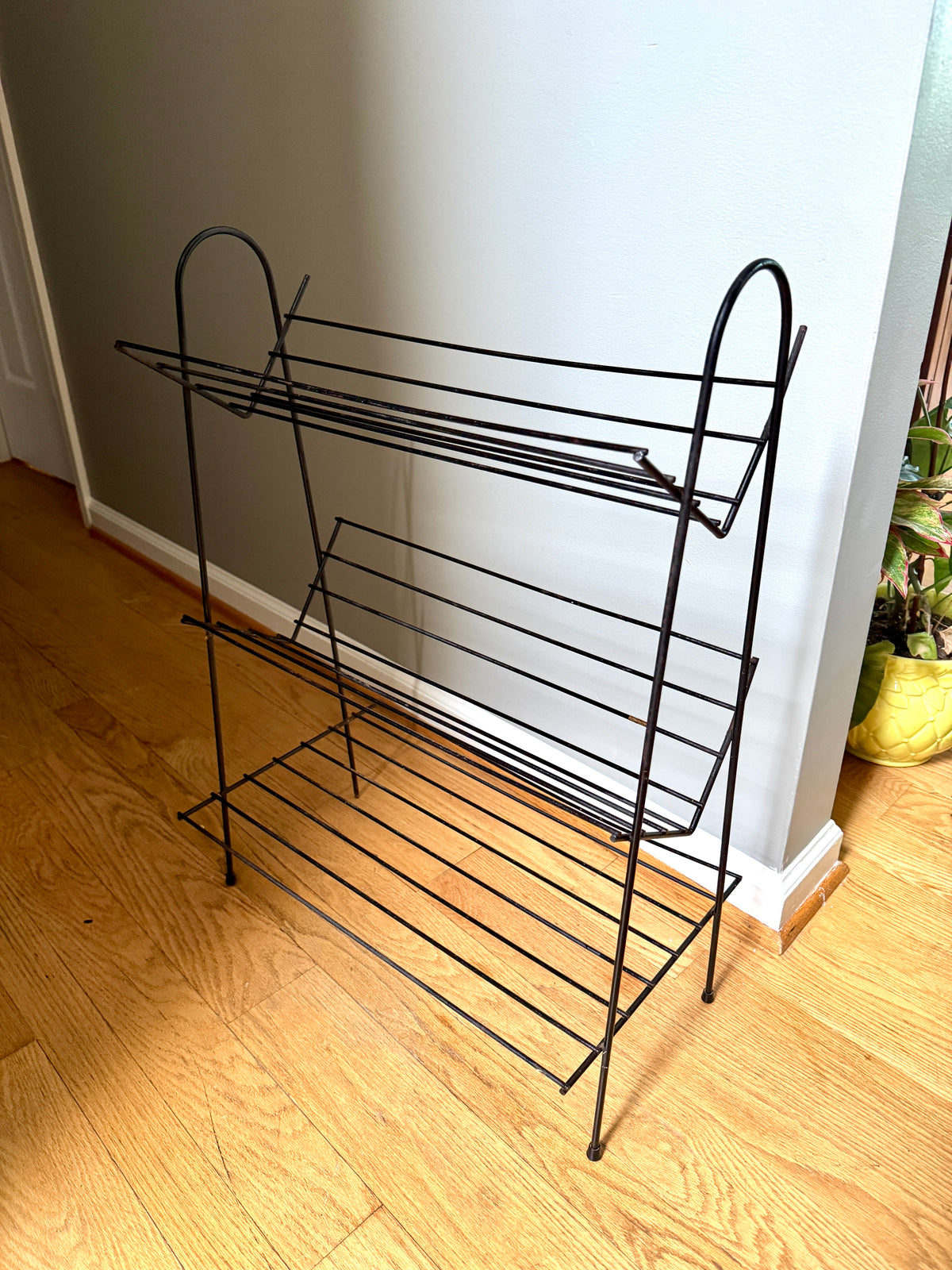 Vtg Mid Mod Black Wire Bookshelf ~ Wire Record Stand ~ MCM Wire Bookshelf